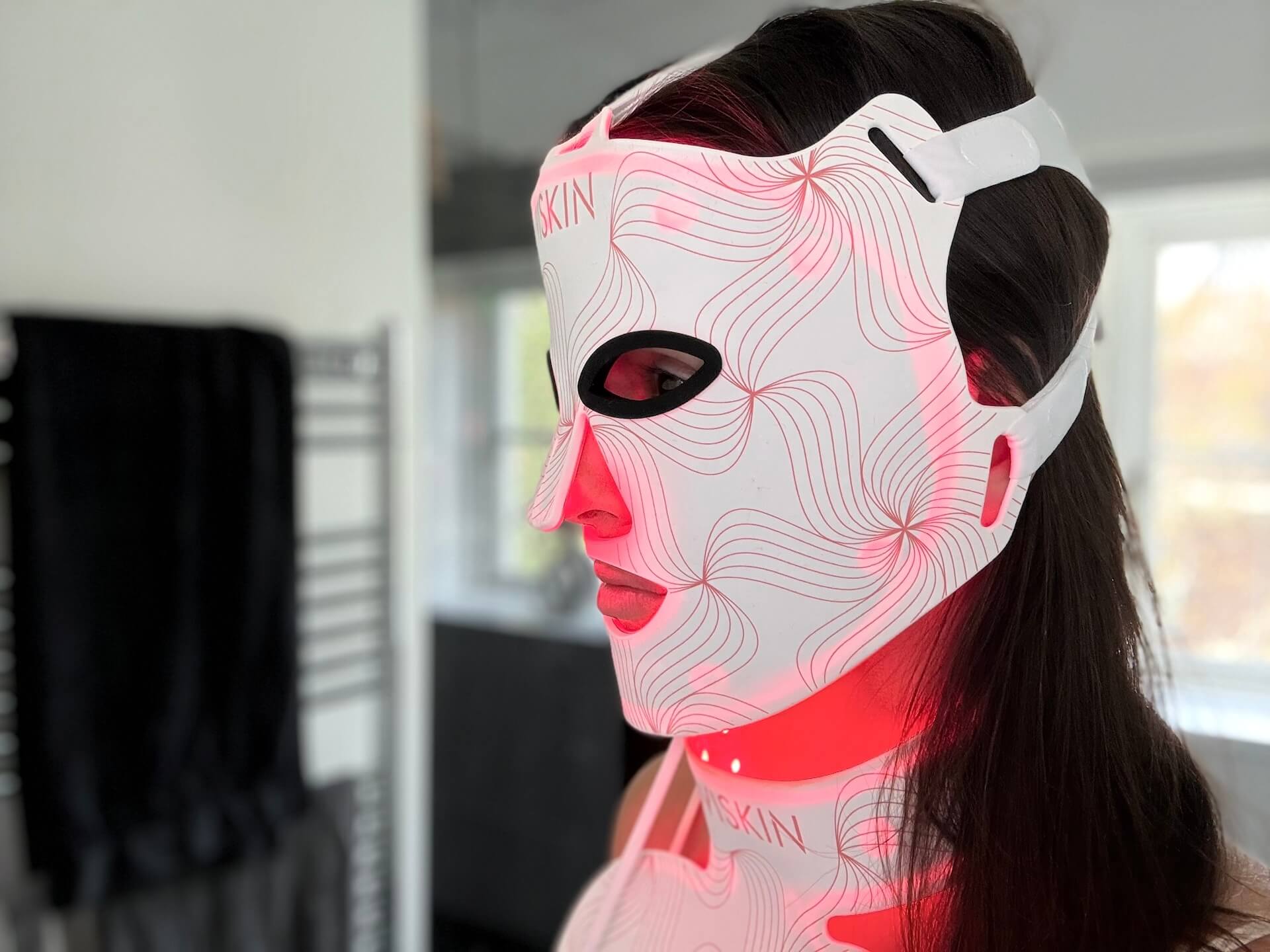 IVISKIN LED-maske på kvinde