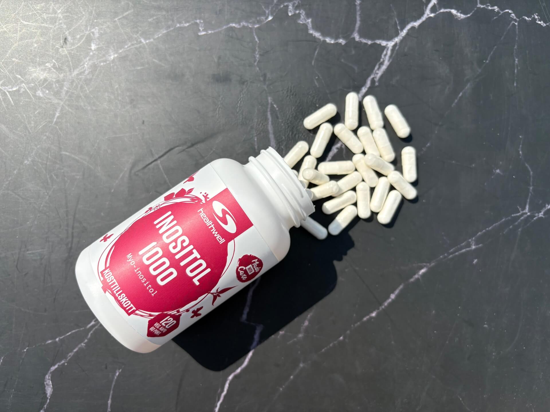 Kapsler hældt ud af Healthwell Inositol 1000