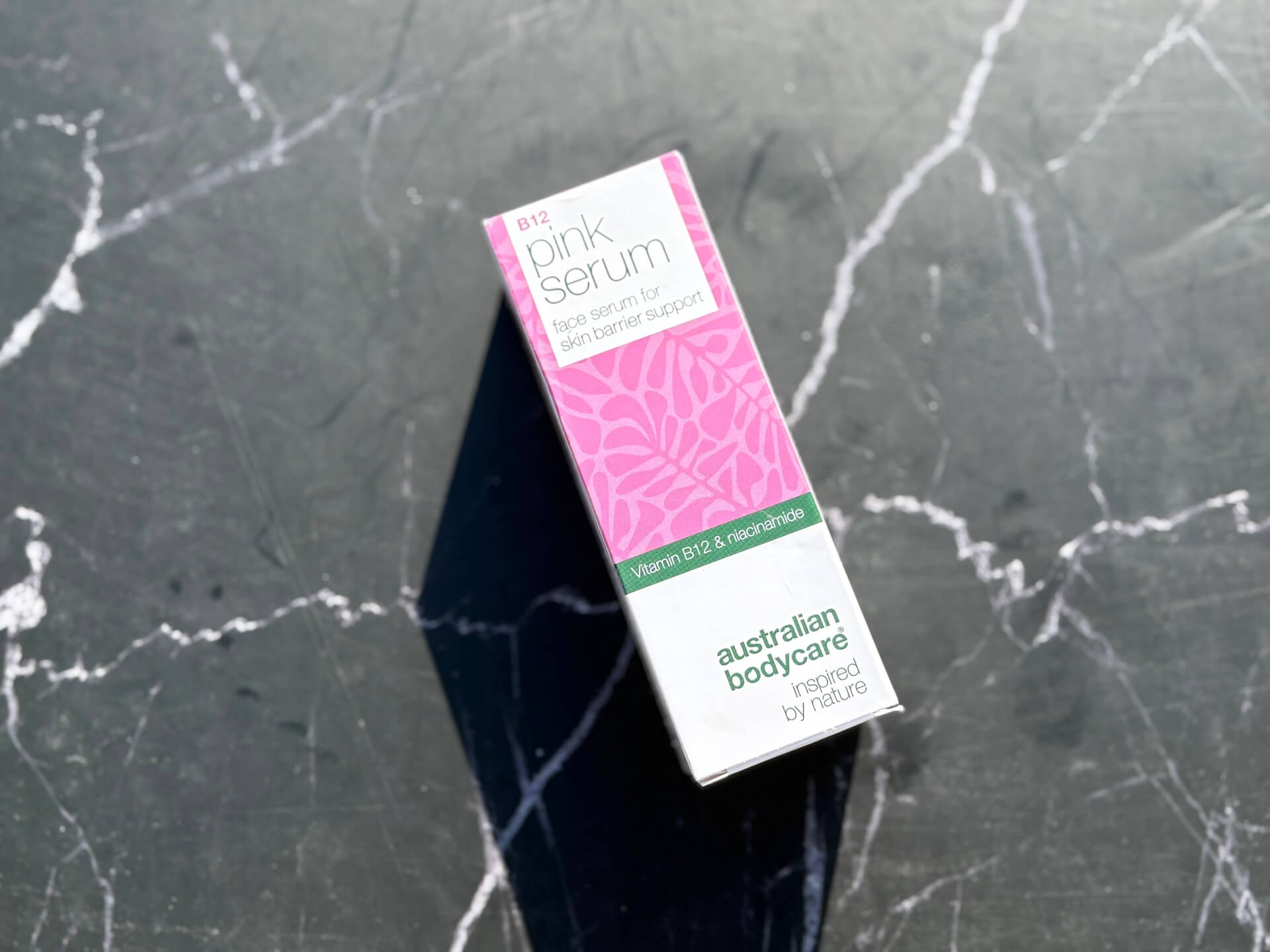 Kasse med Australian Bodycare B12 Pink Serum