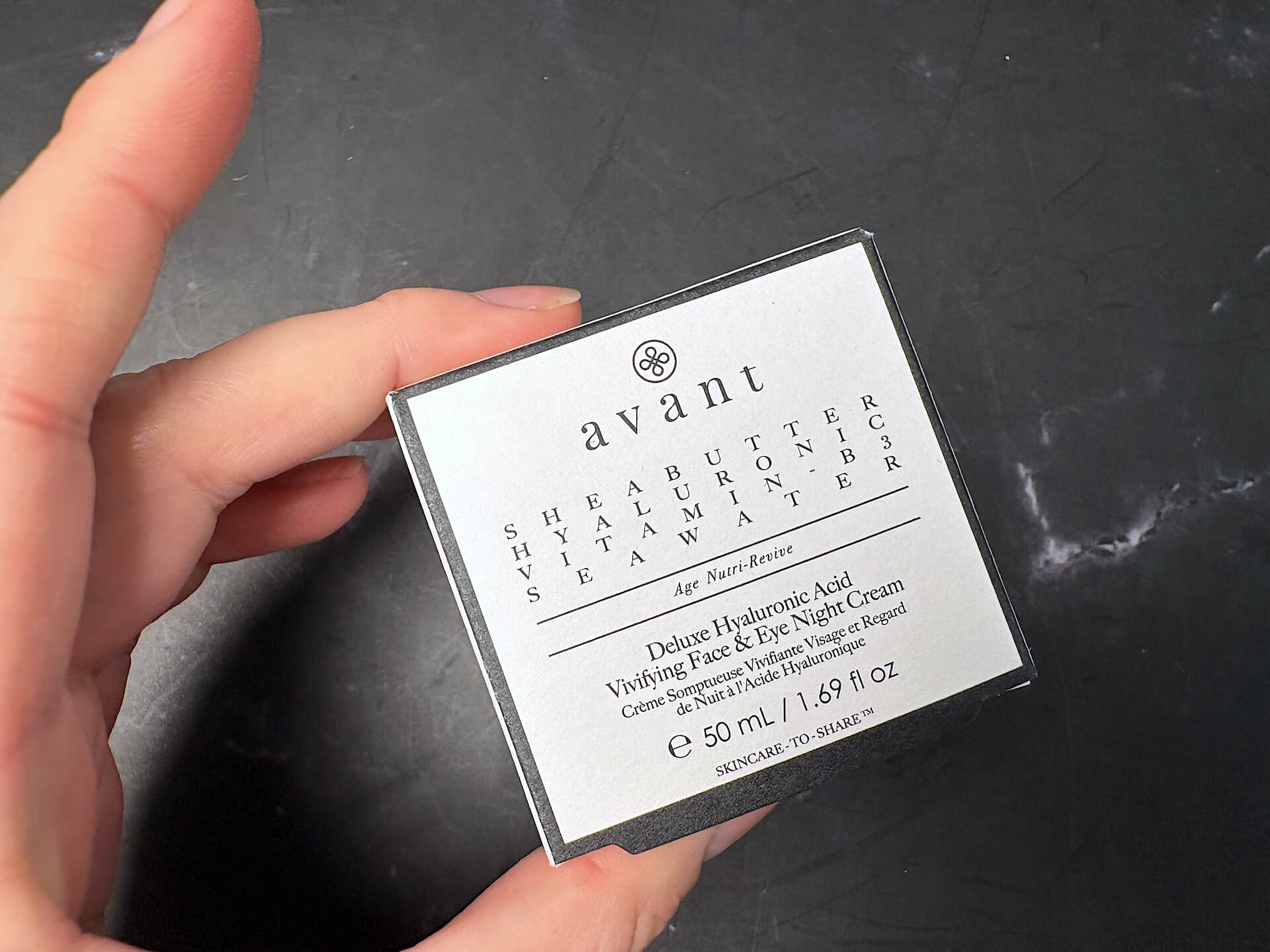 Kasse med Avant Skincare Deluxe Hyaluronic Acid Vivifying Face & Eye Night Cream
