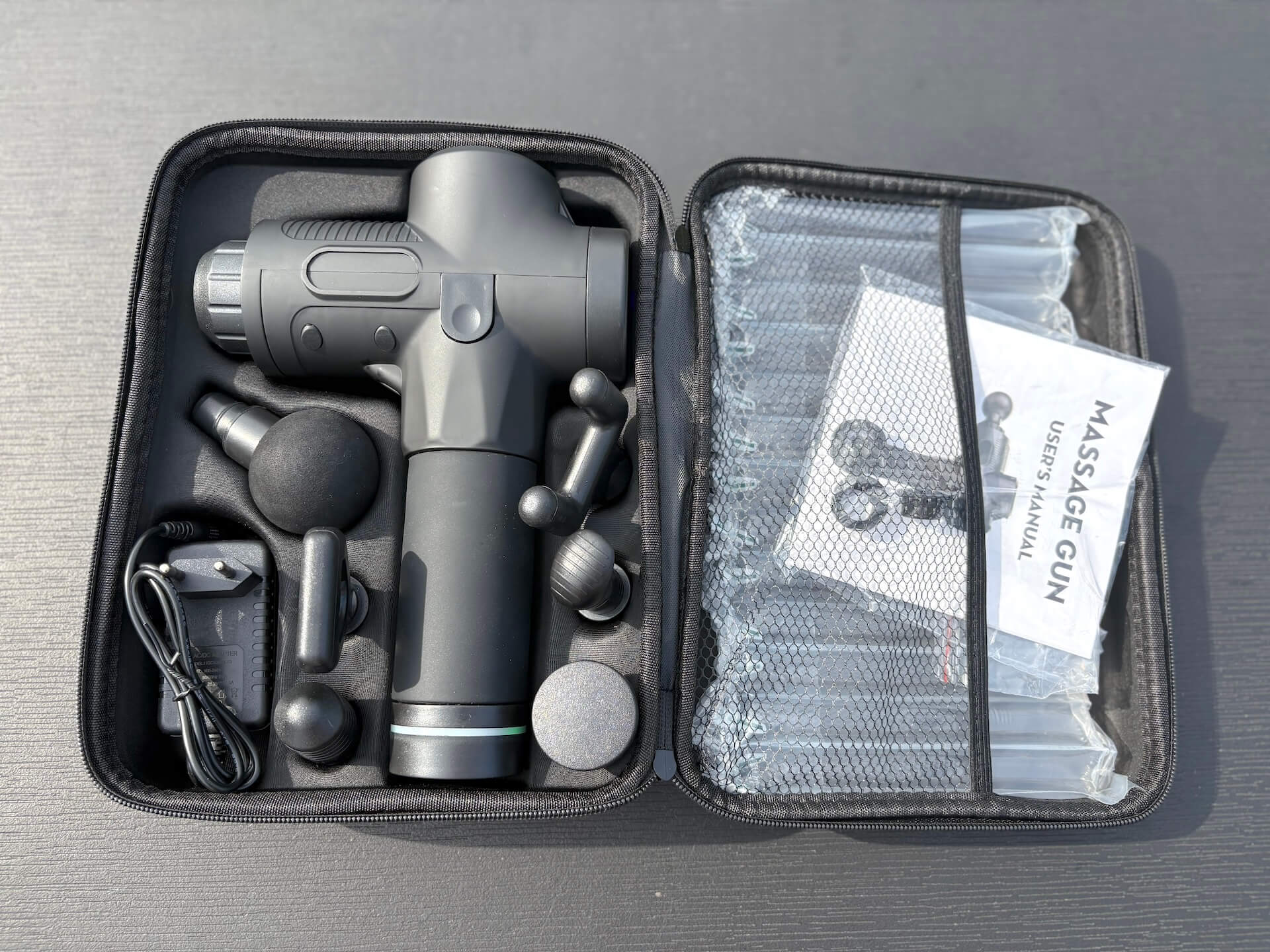 Kasse med Fitnessfree Massagepistol PRO