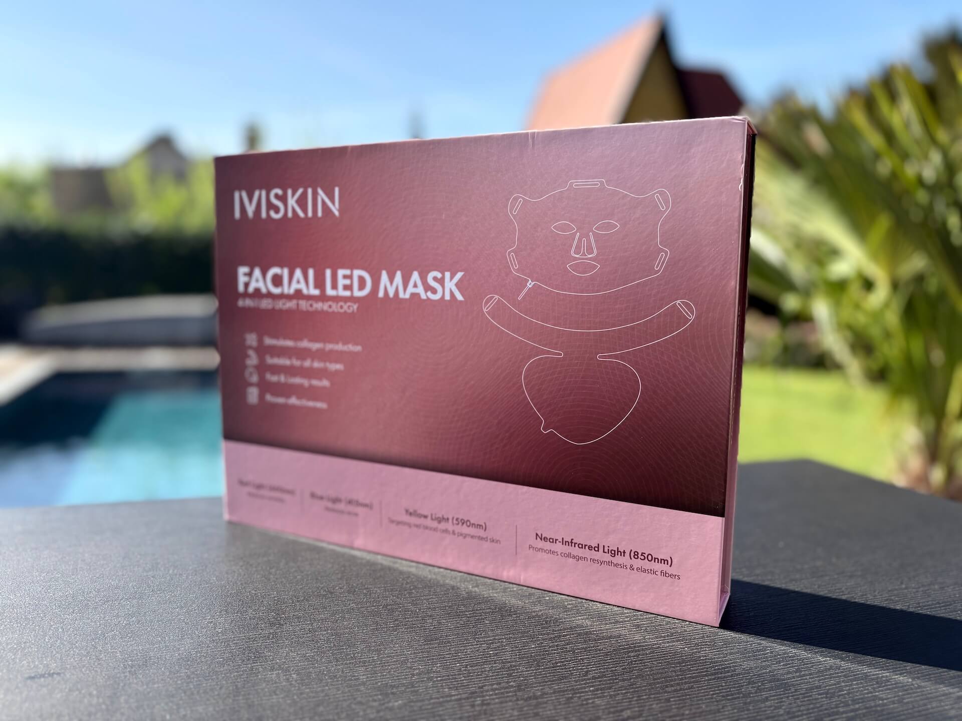 Kasse med IVISKIN LED-maske i have
