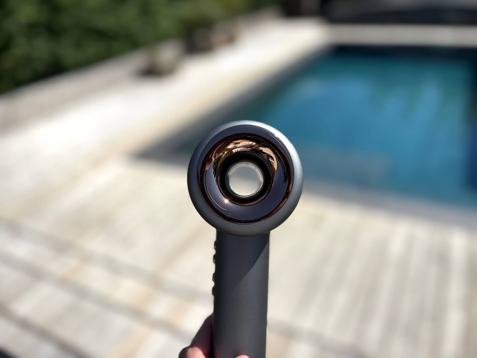 Kig igennem hullet på Ionic Pro hårtørrer