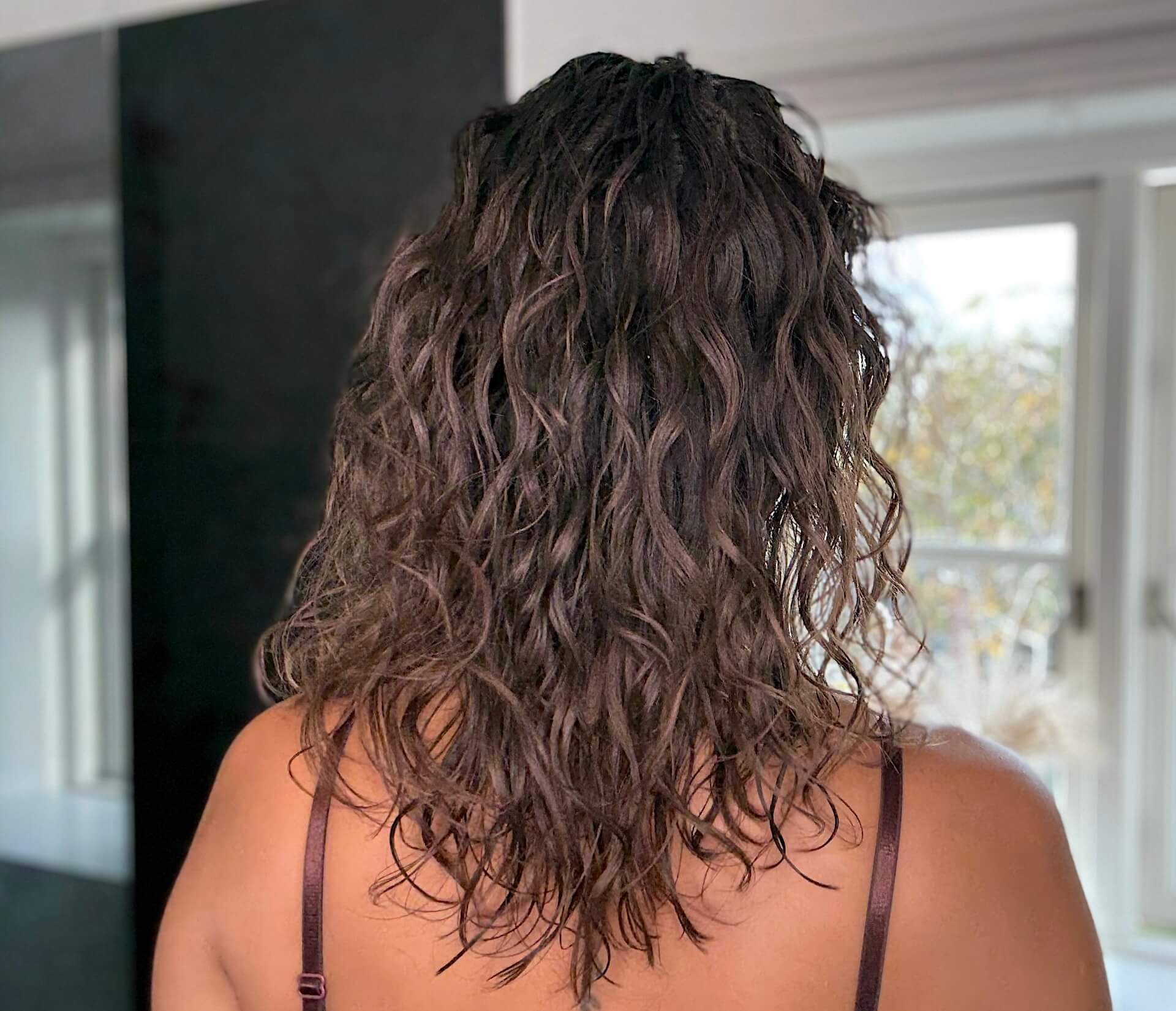Krøller lavet med IdHAIR Curly Xclusive Strong Definition Mousse og krøllecreme