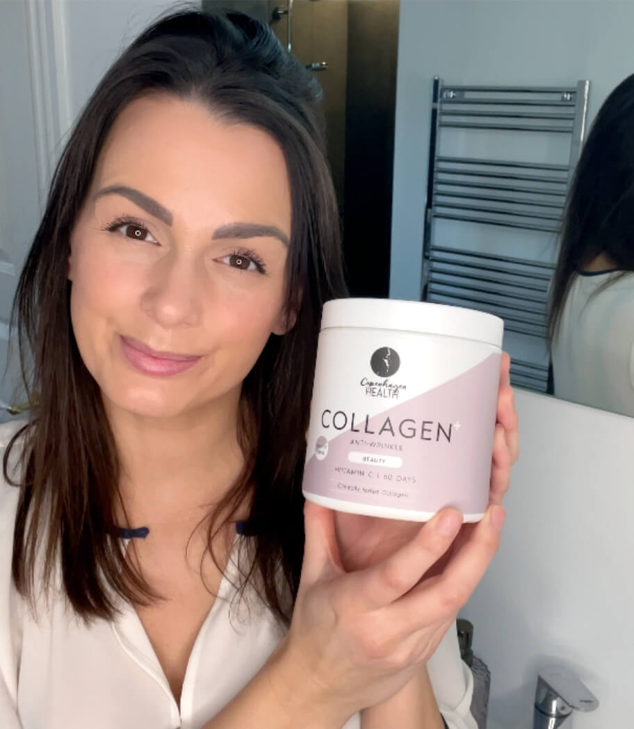 Kvinde der står med Collagen+ fra Copenhagen Health