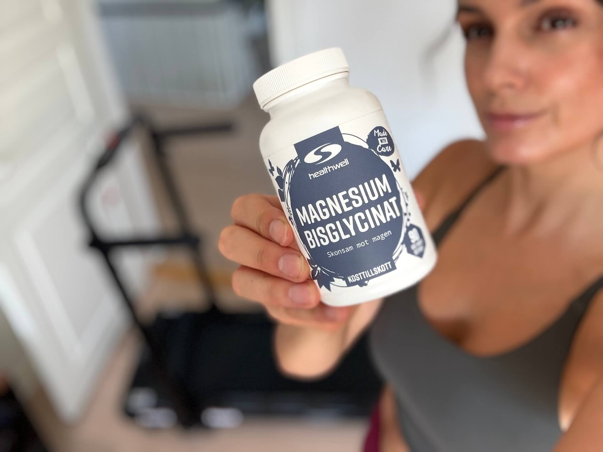 Kvinde foran løbebånd med Healthwell Magnesium Bisglycinat