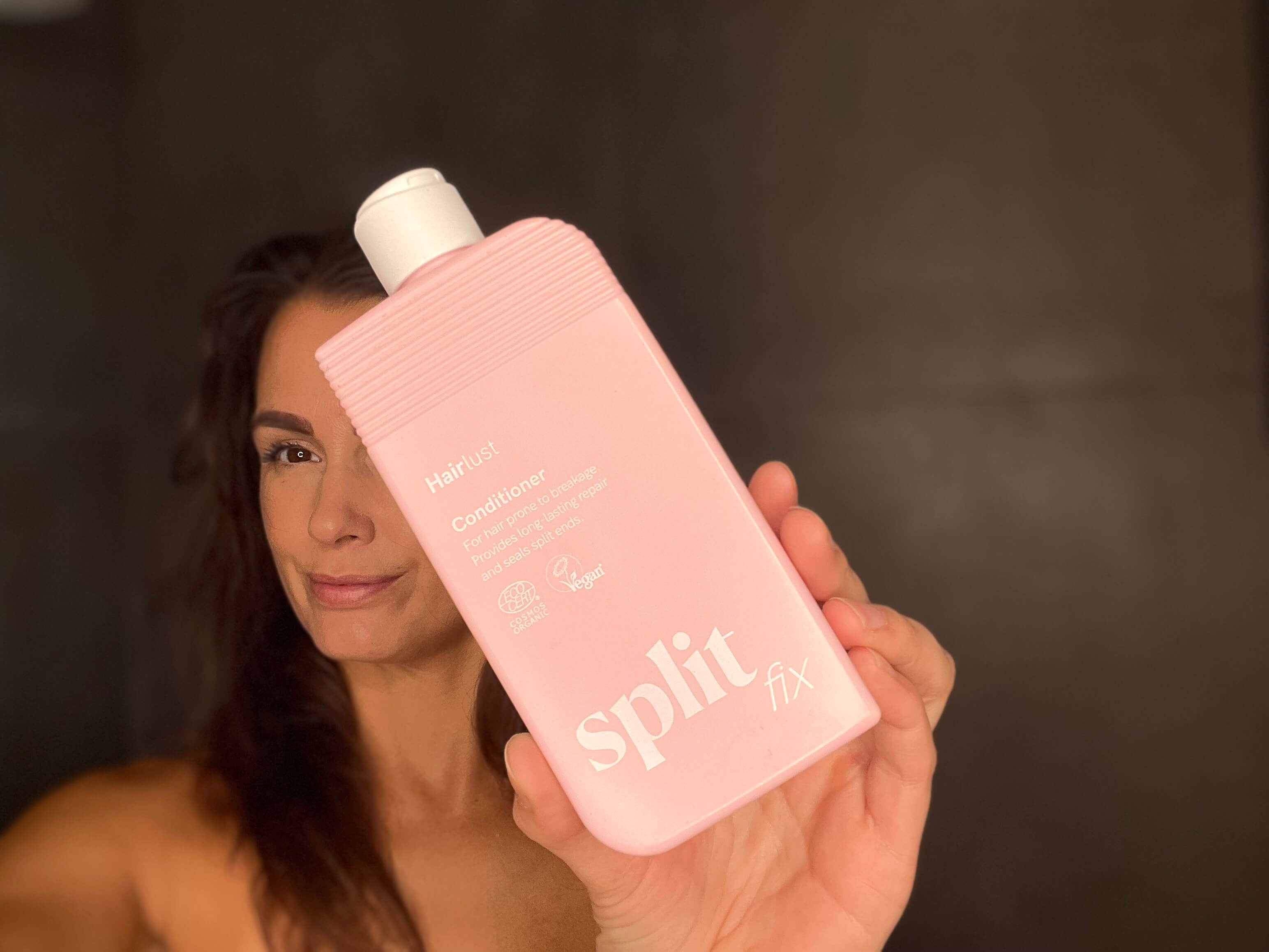 Kvinde med Hairlust Split Fix conditioner