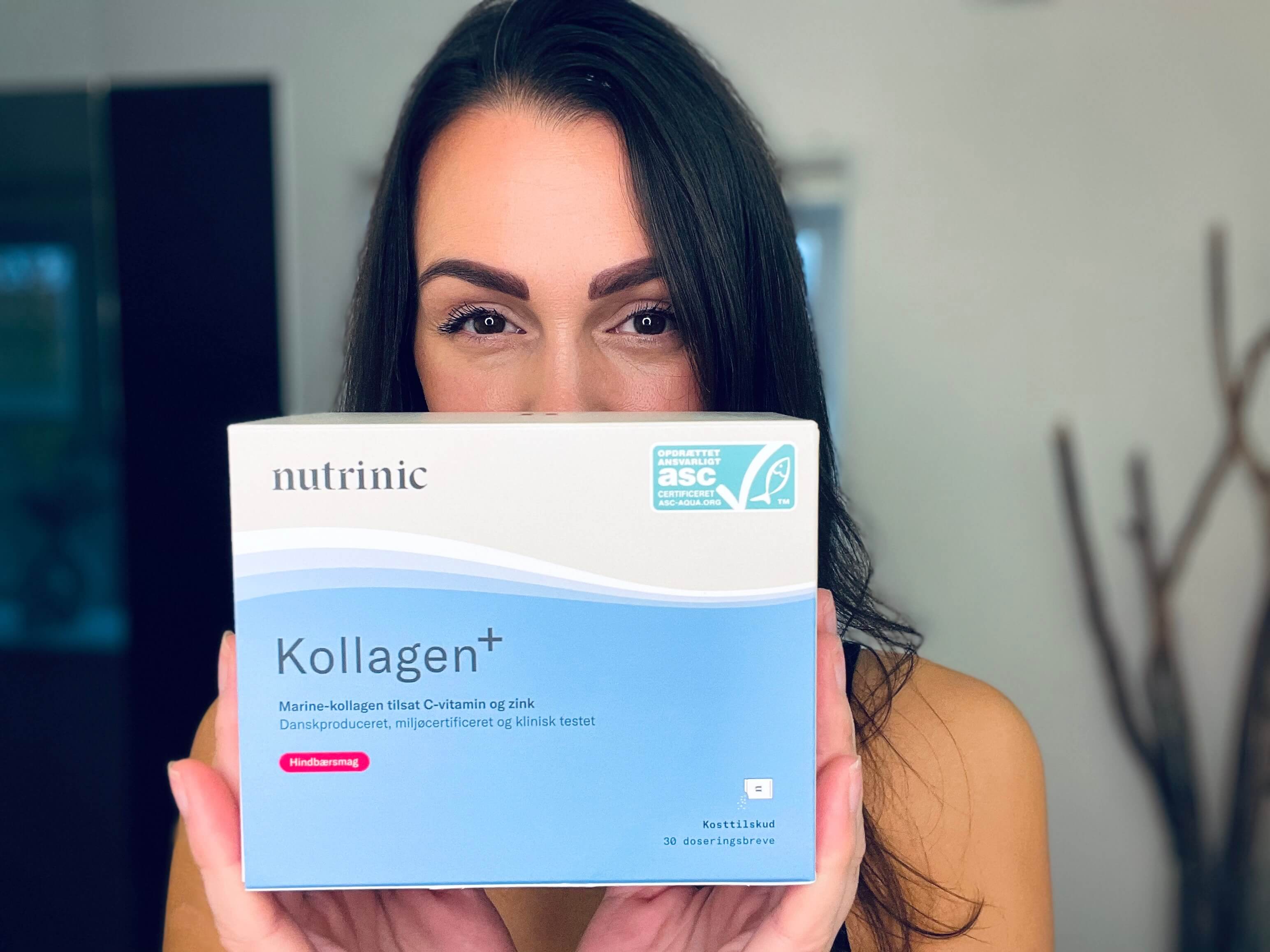 Kvinde med kasse med Kollagen+ med hindbærsmag fra Nutrinic