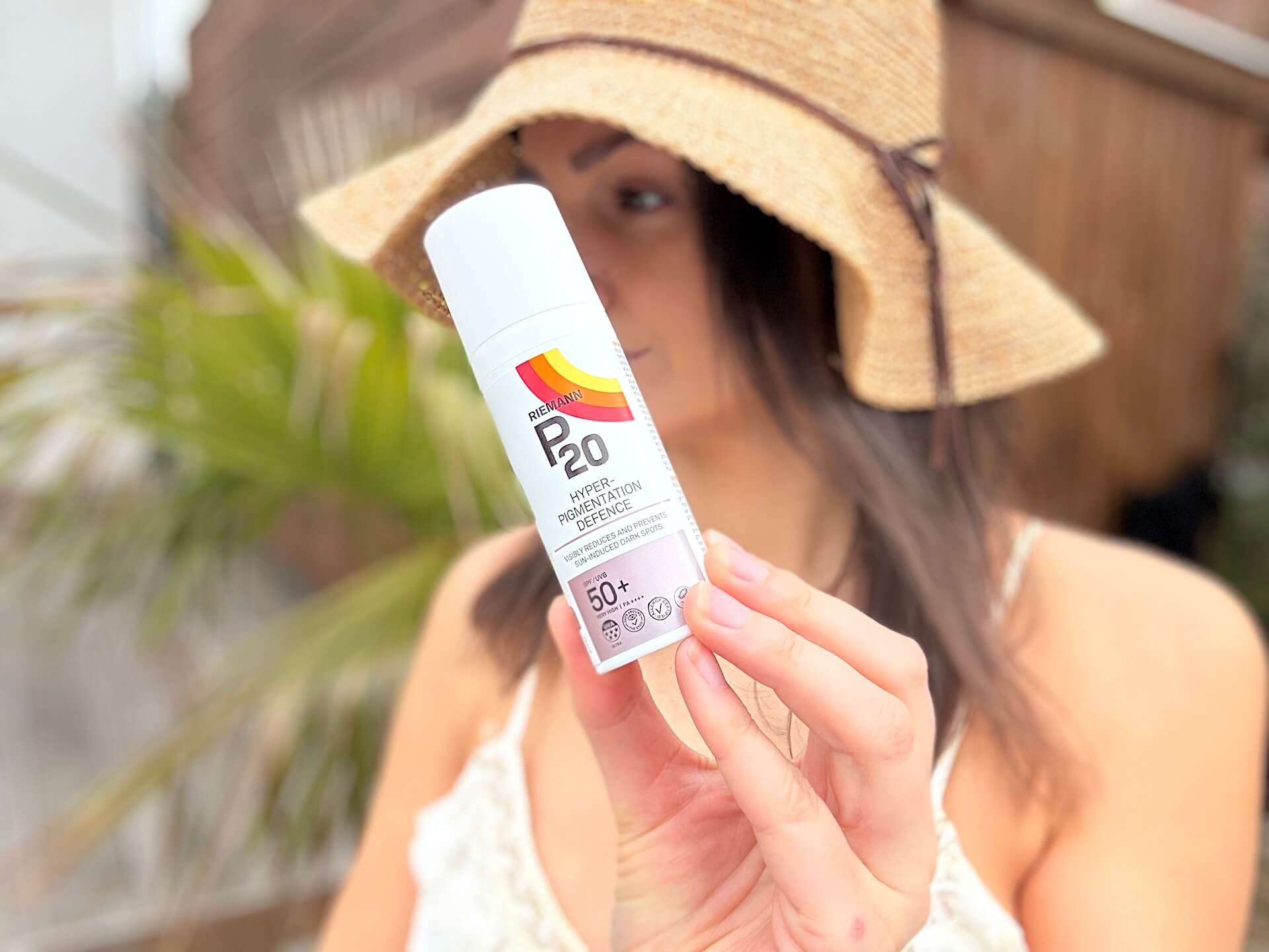 Kvinde med P20 Riemann Hyperpigmentation Defence SPF 50+