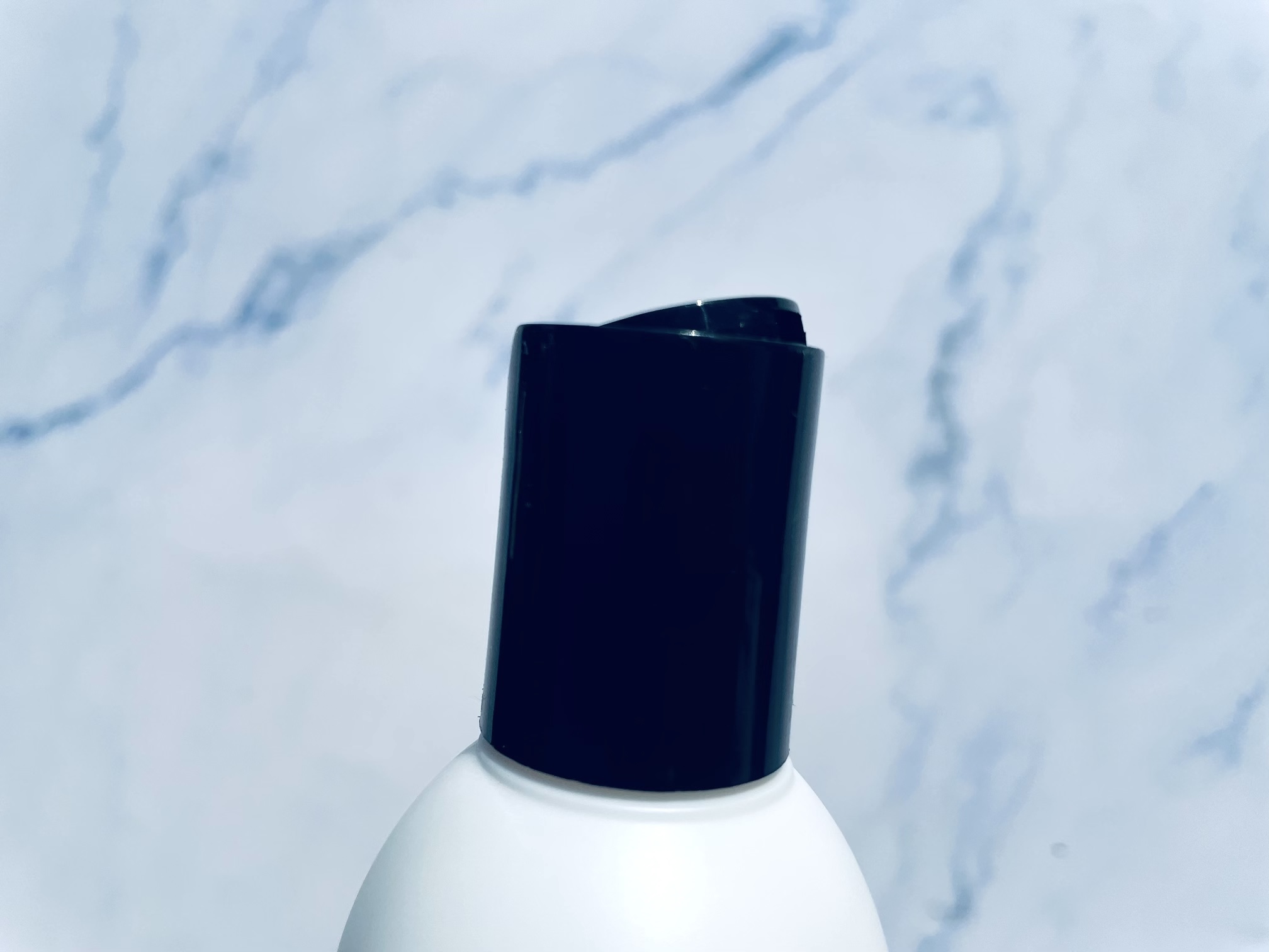 Låg på Mani Panic Keep Colors alive conditioner