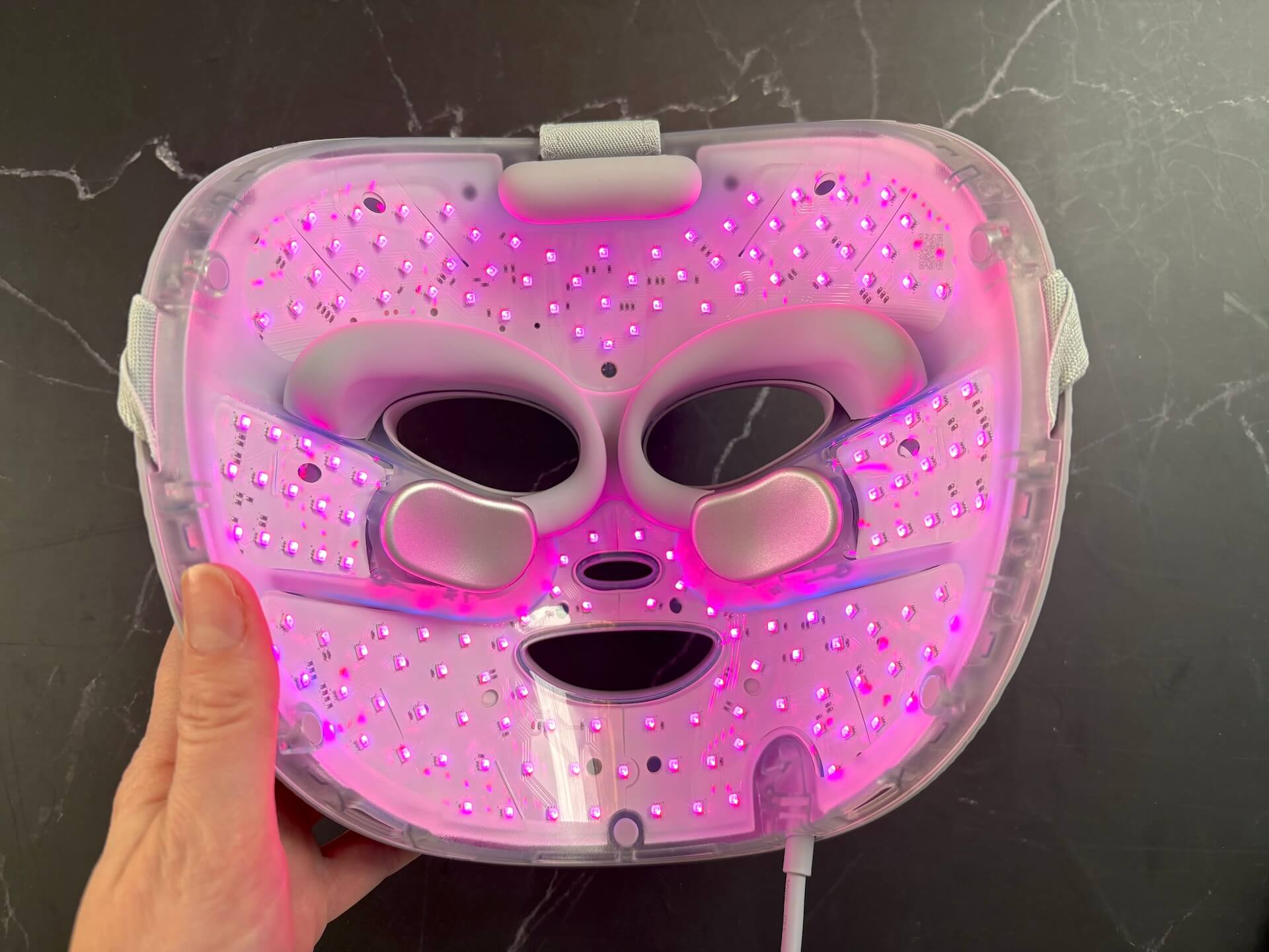 Lilla lys fra Shark CryoGlow LED Face Mask