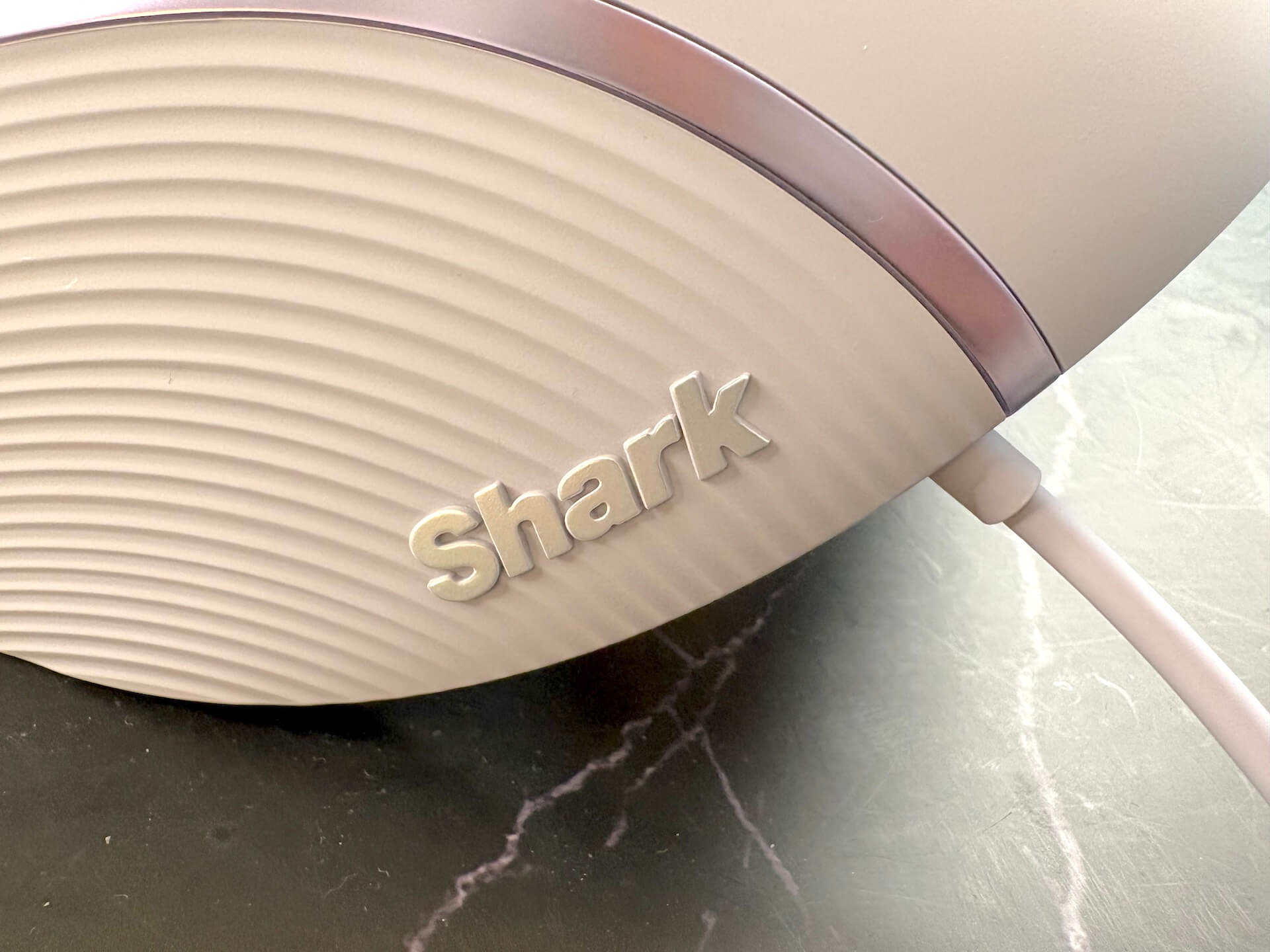 Logo på Shark CryoGlow LED Face Mask