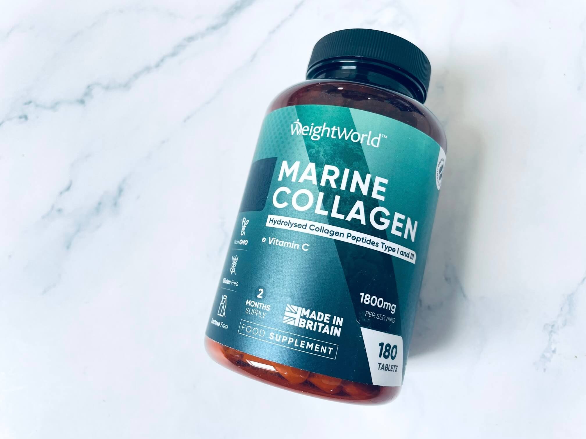 Marine kollagen fra Weightworld med vitamin c i bøtte på bord