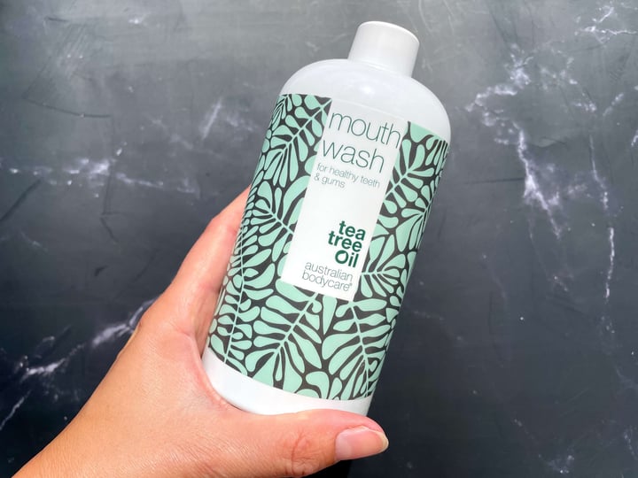 Mouth Wash fra Australian Bodycare i hånd