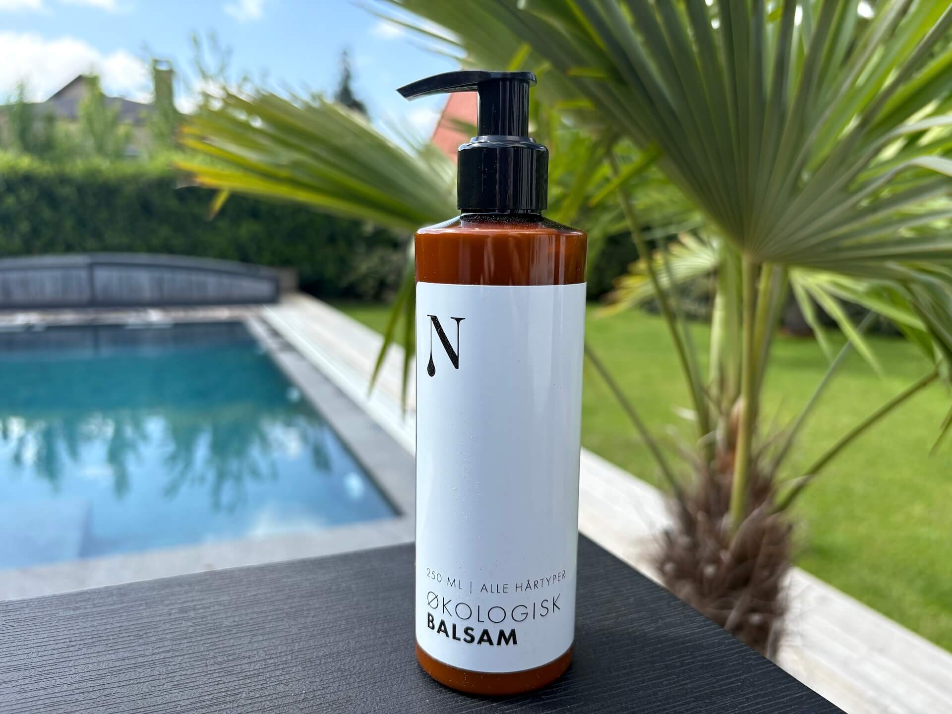 Naturligolie Balsam på bord i have