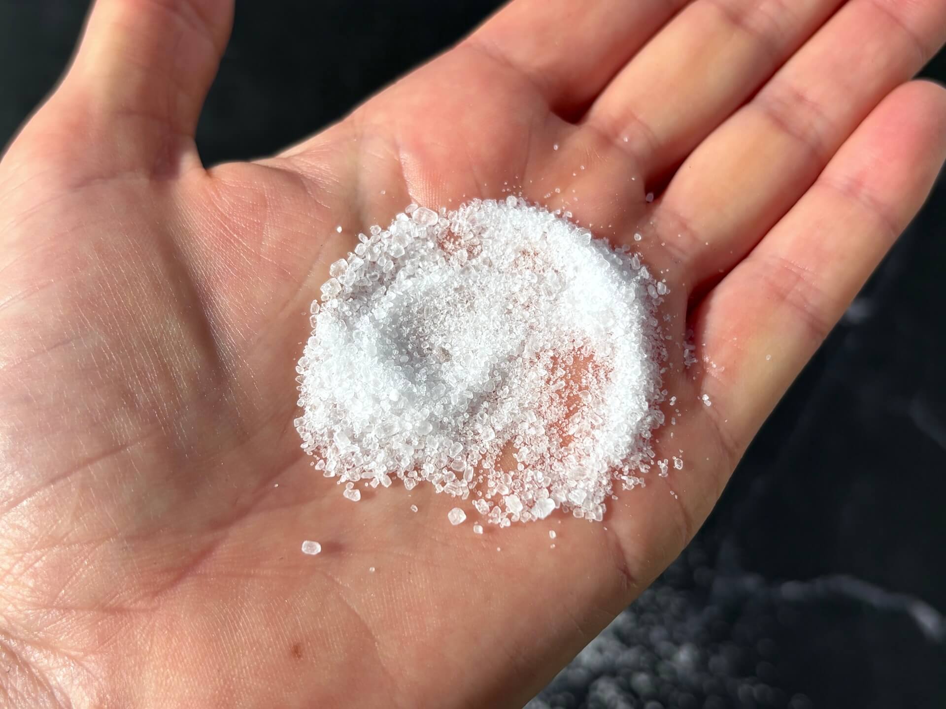 Naturligolie Epsom Salt i håndflade