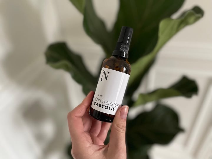 Naturligolie Økologisk babyolie i hånd