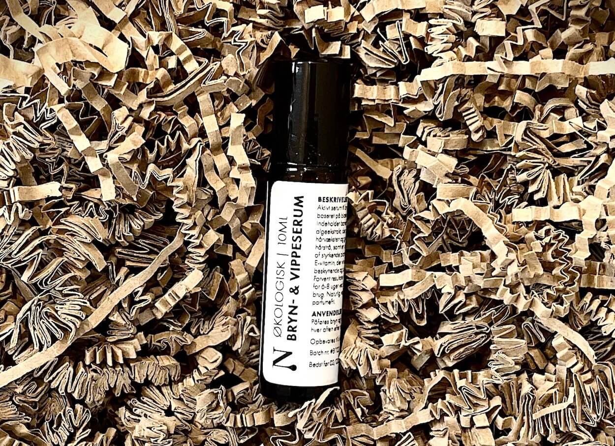 Naturligolie Økologisk bryn- og vippeserum i en papkasse
