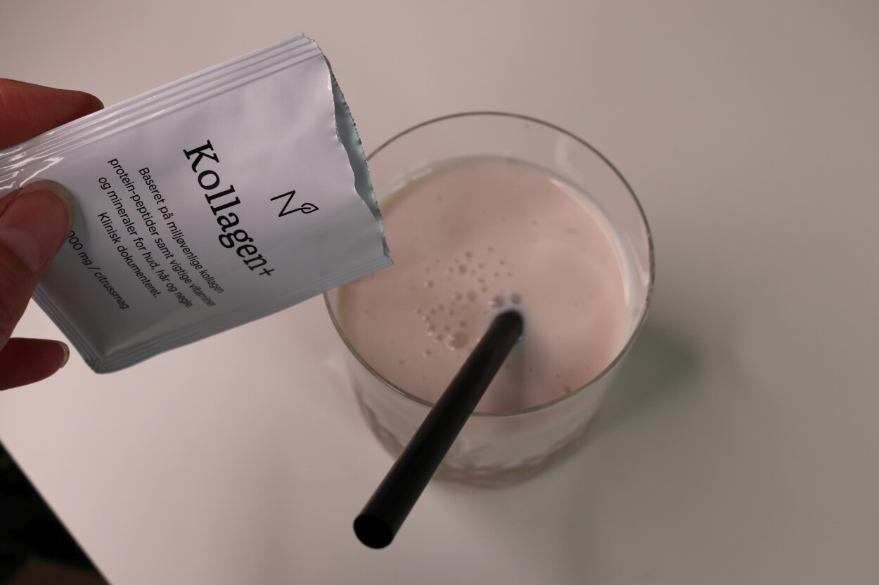 Nutrinic Kollagen Plus hældes i smoothie