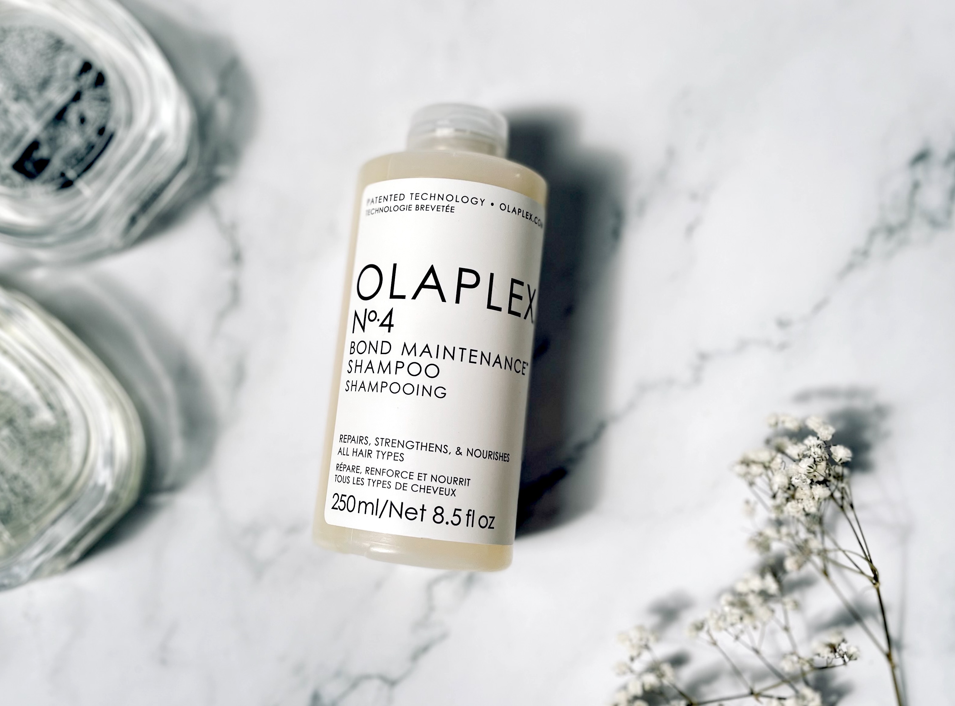 Olaplex Bond Maintenance Shampoo No. 4 på bord