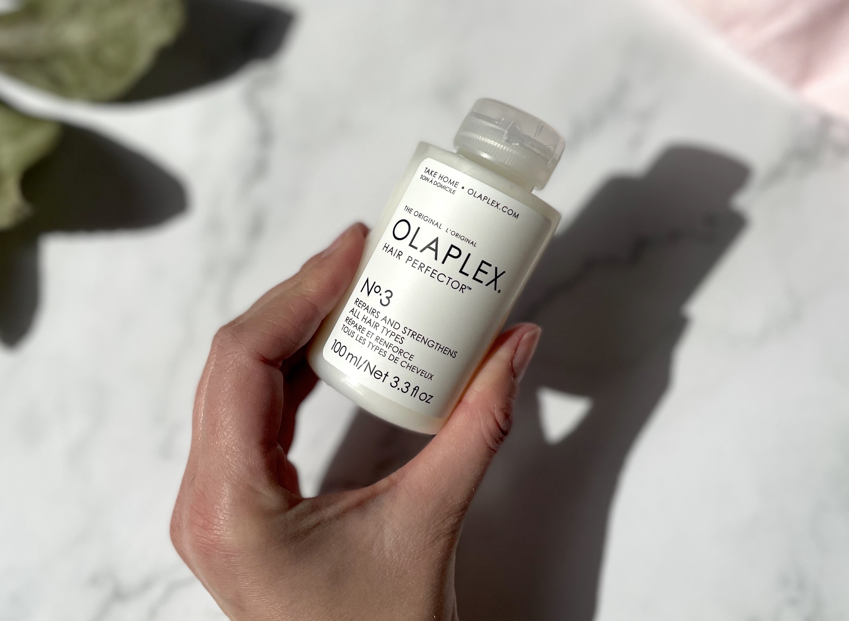 Olaplex No.3 Hair Perfector hårkur i hånd
