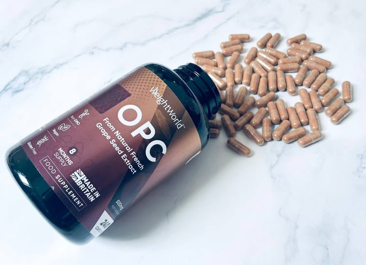 OPC vindruekerneekstrakt kapsler fra Weightworld på bord