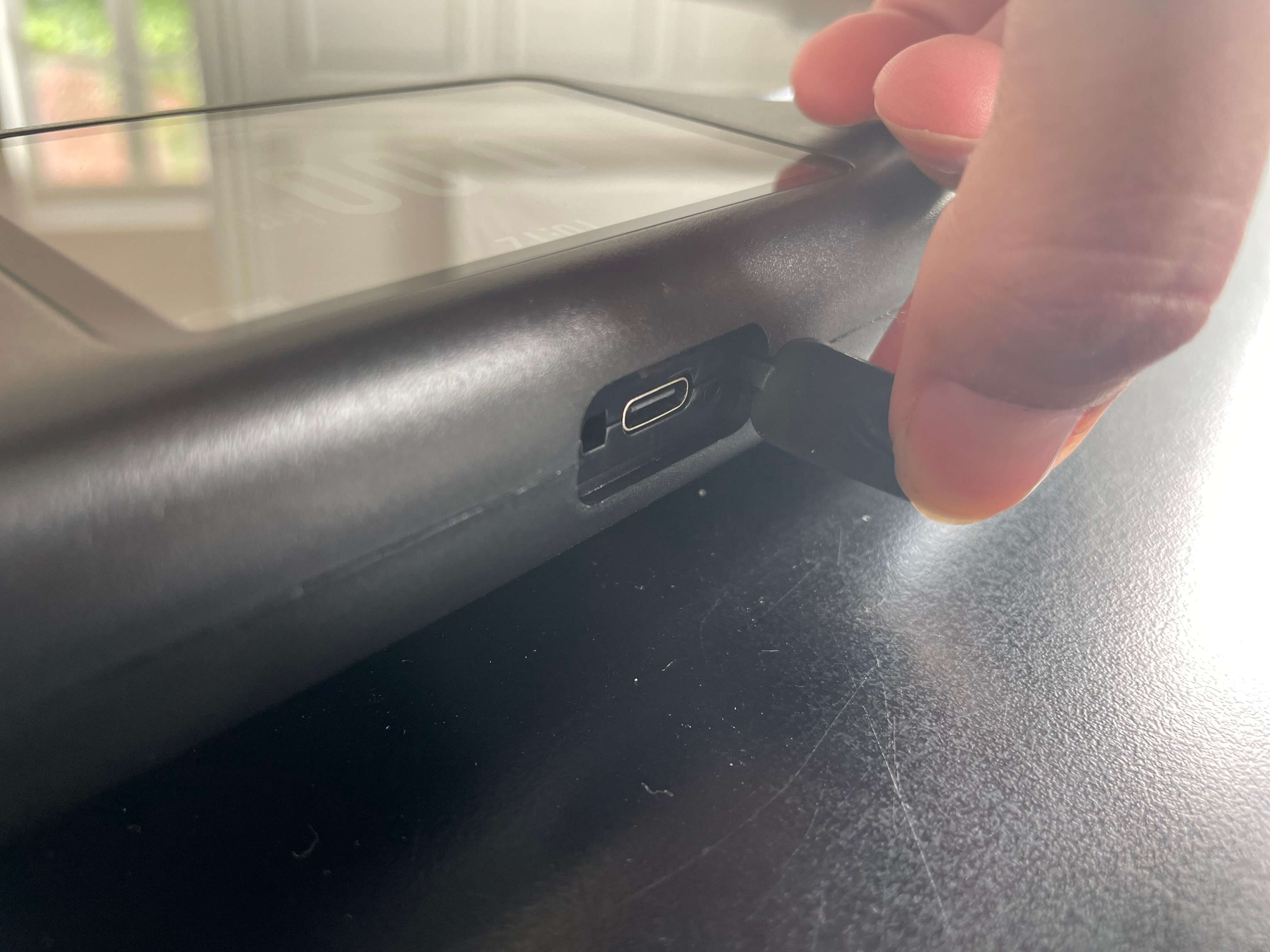 Opladerstik på Scanfit Pro kropsscanner
