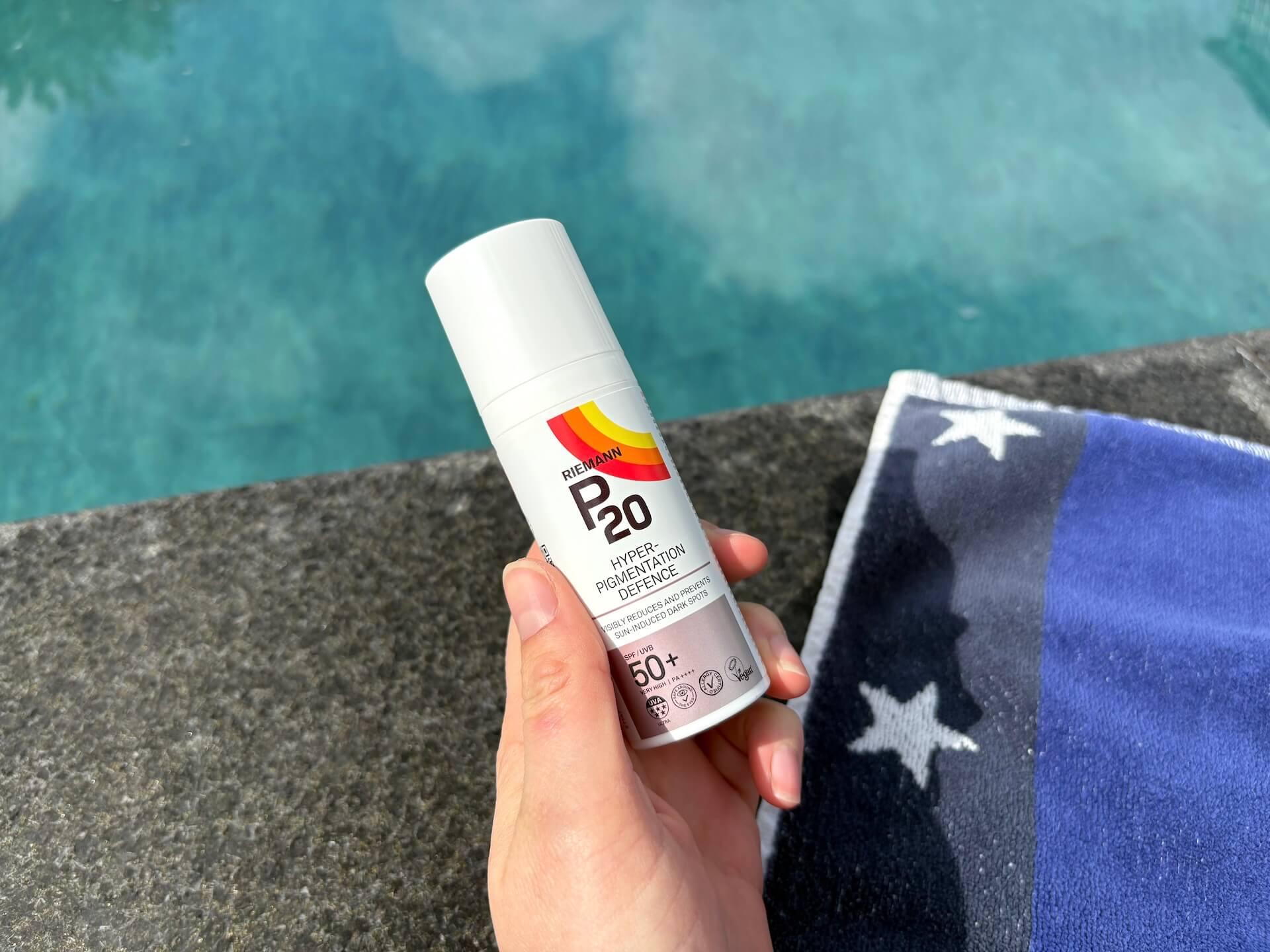 P20 Riemann Hyperpigmentation Defence SPF 50+ ved pool