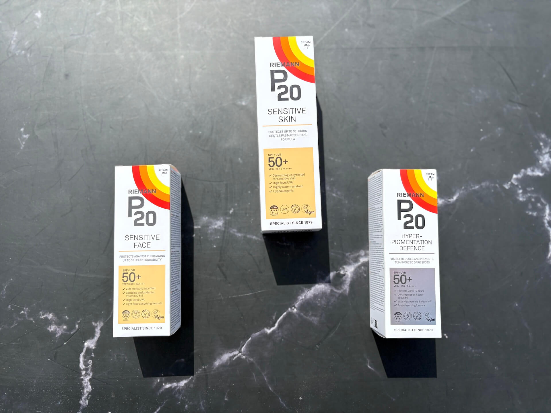 P20 Riemann Sensitive Skin SPF 50+ og to andre fra P20 på bord
