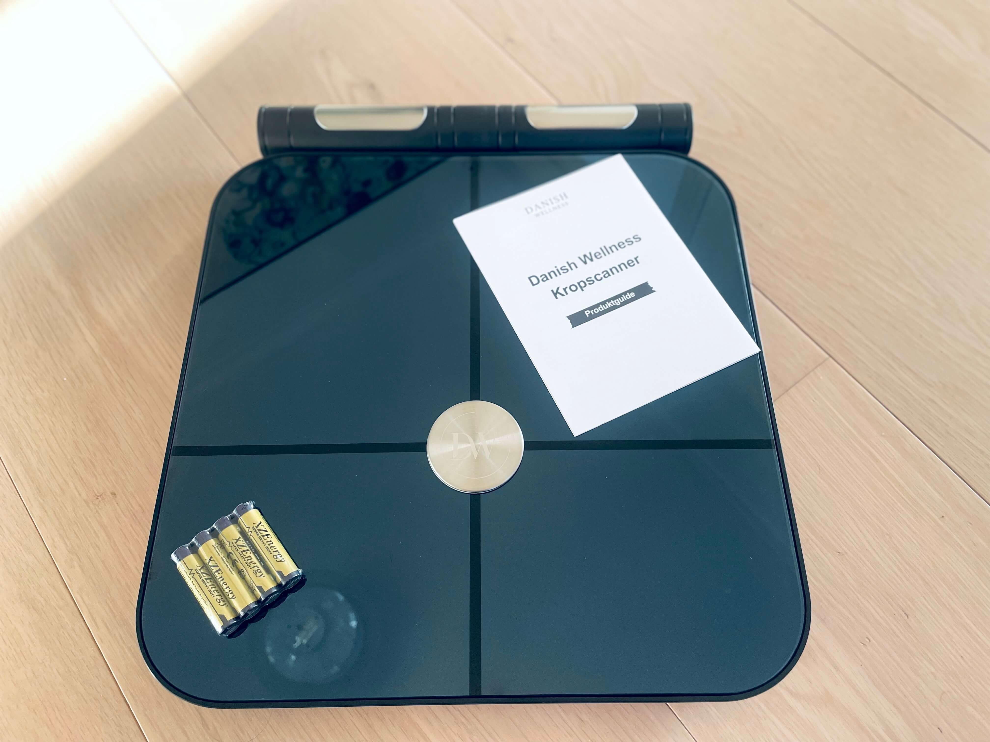 Pakke med al indhold i Danish Wellness Kropsscanner
