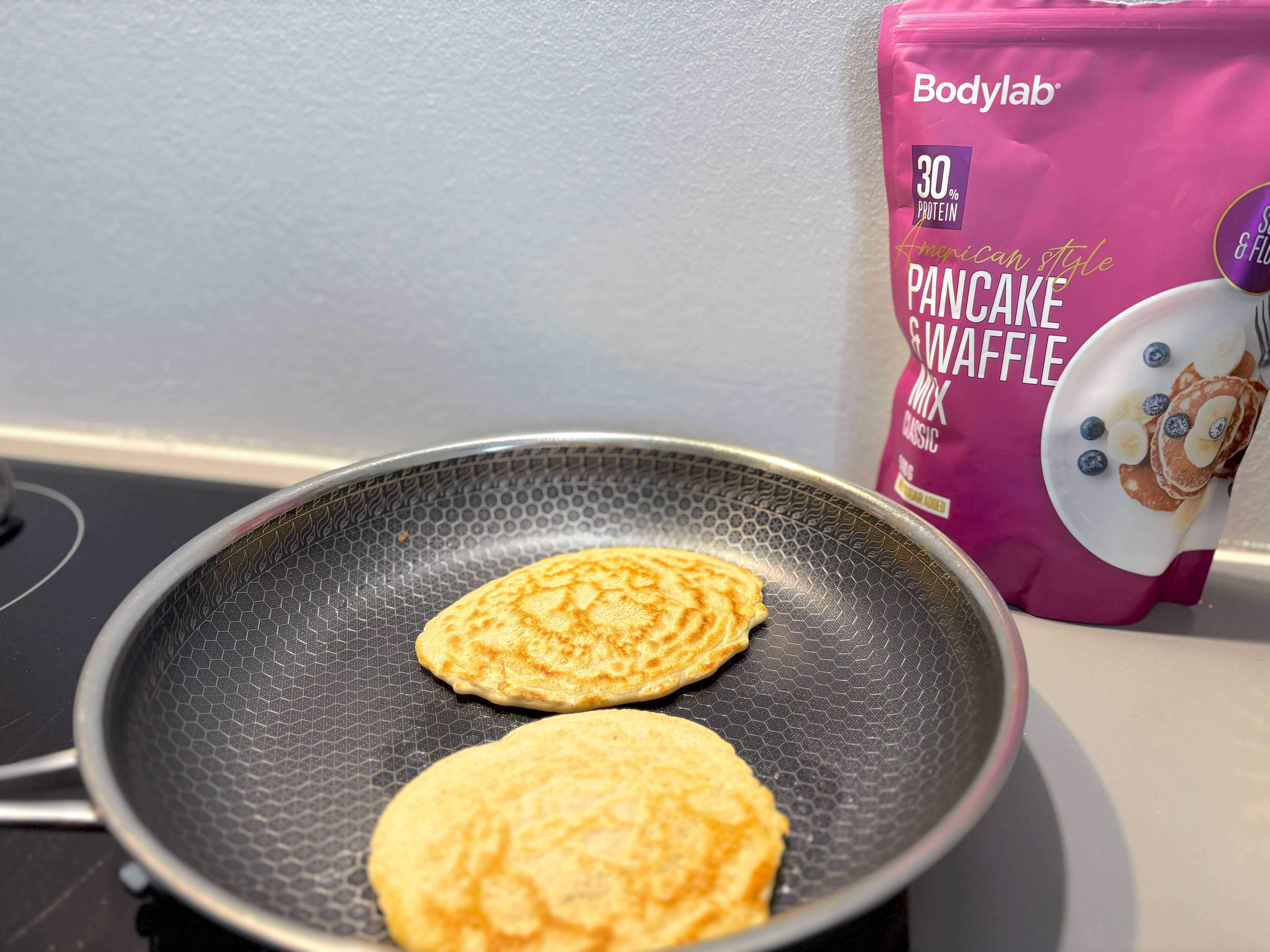 Pandekager på pande lavet af Bodylab American Style Protein Pancake & Waffle Mix Classic