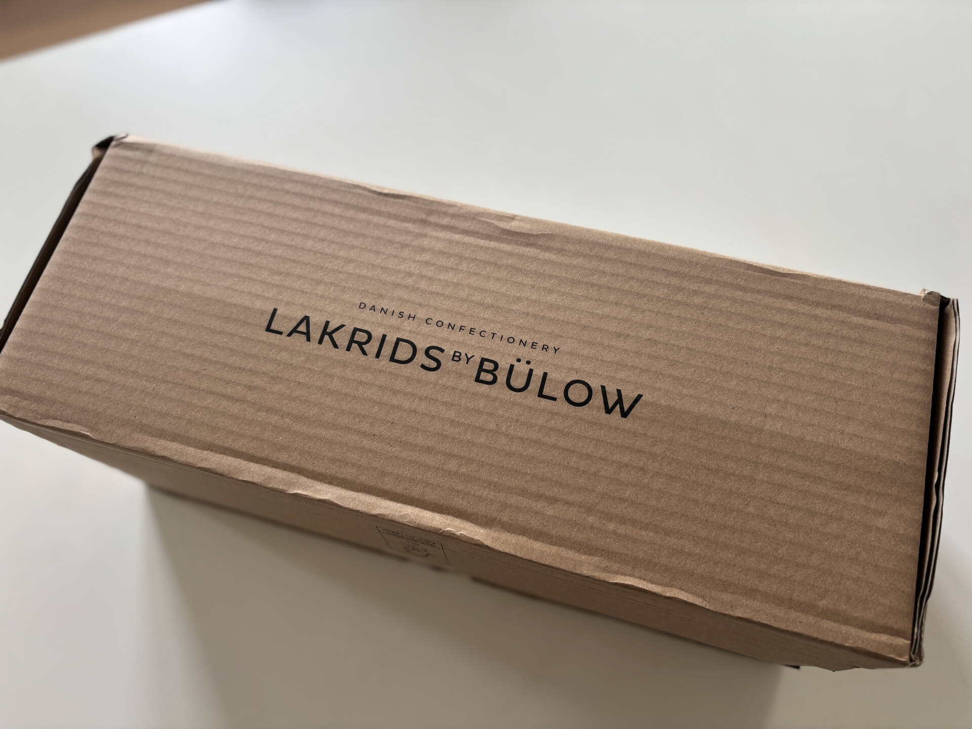 Papkassen som Lakrids julekalenderen kom i