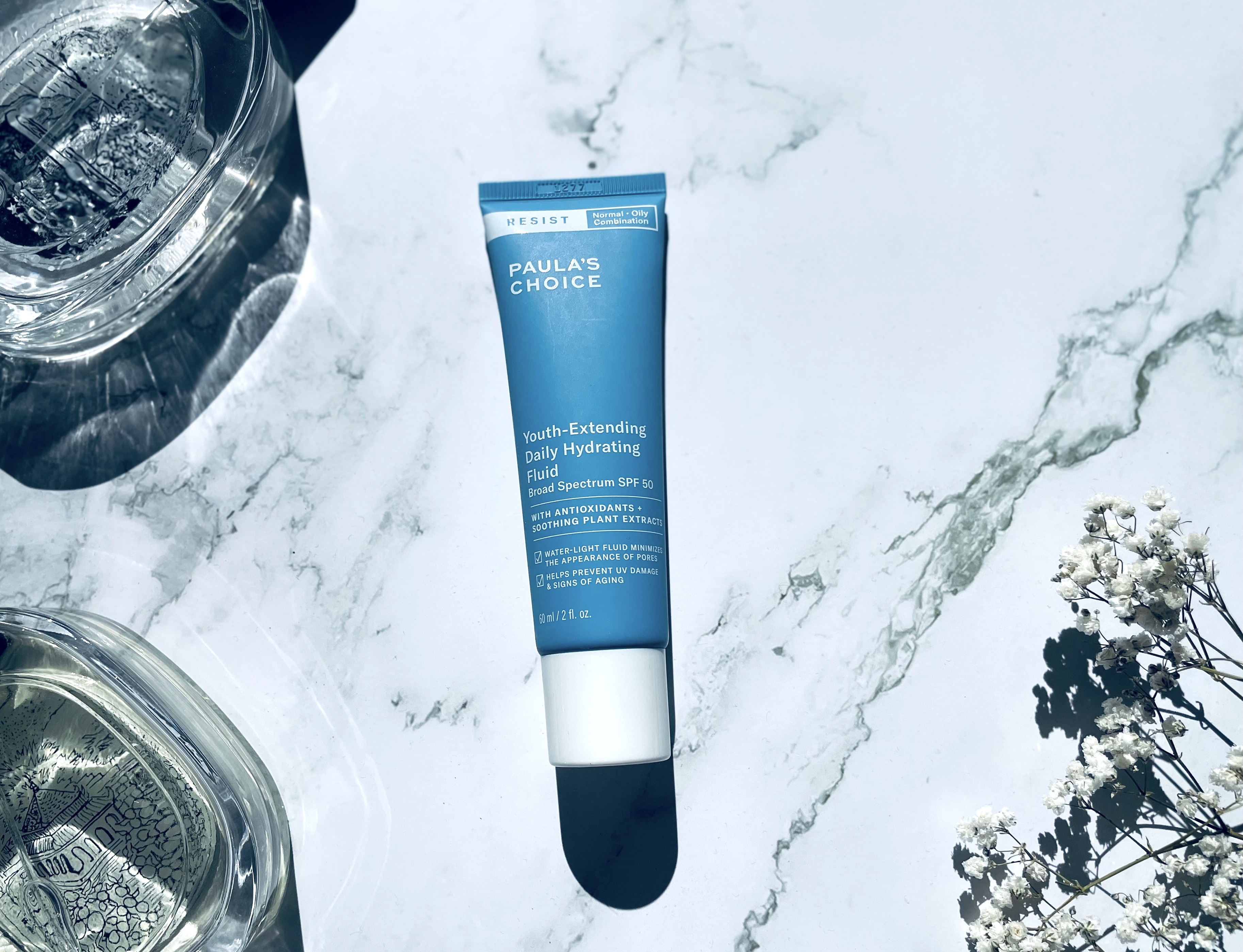 Paulas Choice - Resist Anti-Aging Dagcreme med solfaktor 50 på bord