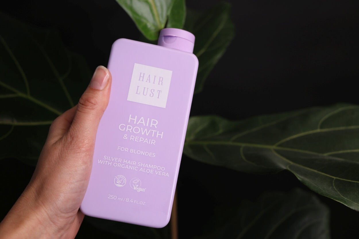 Person holder Hairlust silver shampoo
