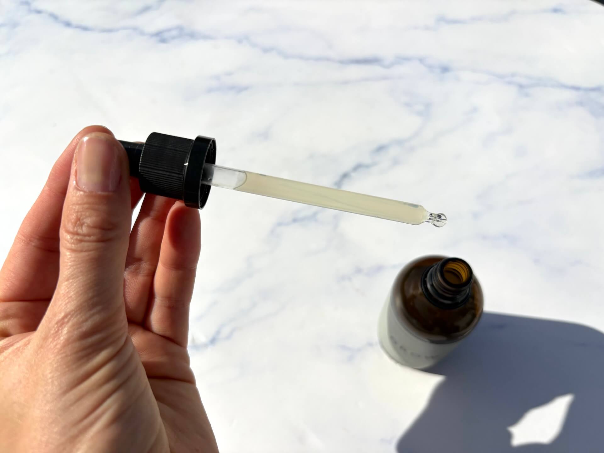 Pipette med Cana Care GROW hårvækstserum