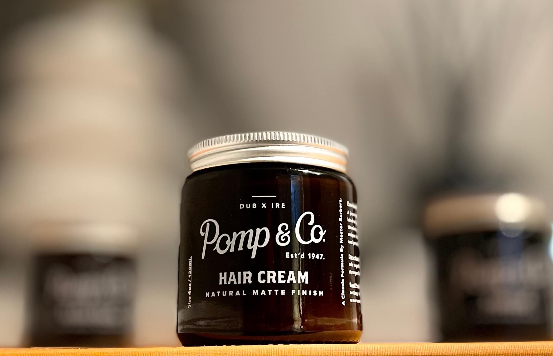 Pomp & Co Hair cream på et badeværelse