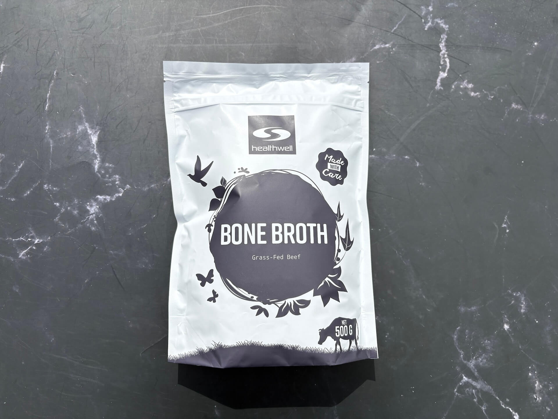 Pose med Healthwell Bone Broth Grass Fed på bord