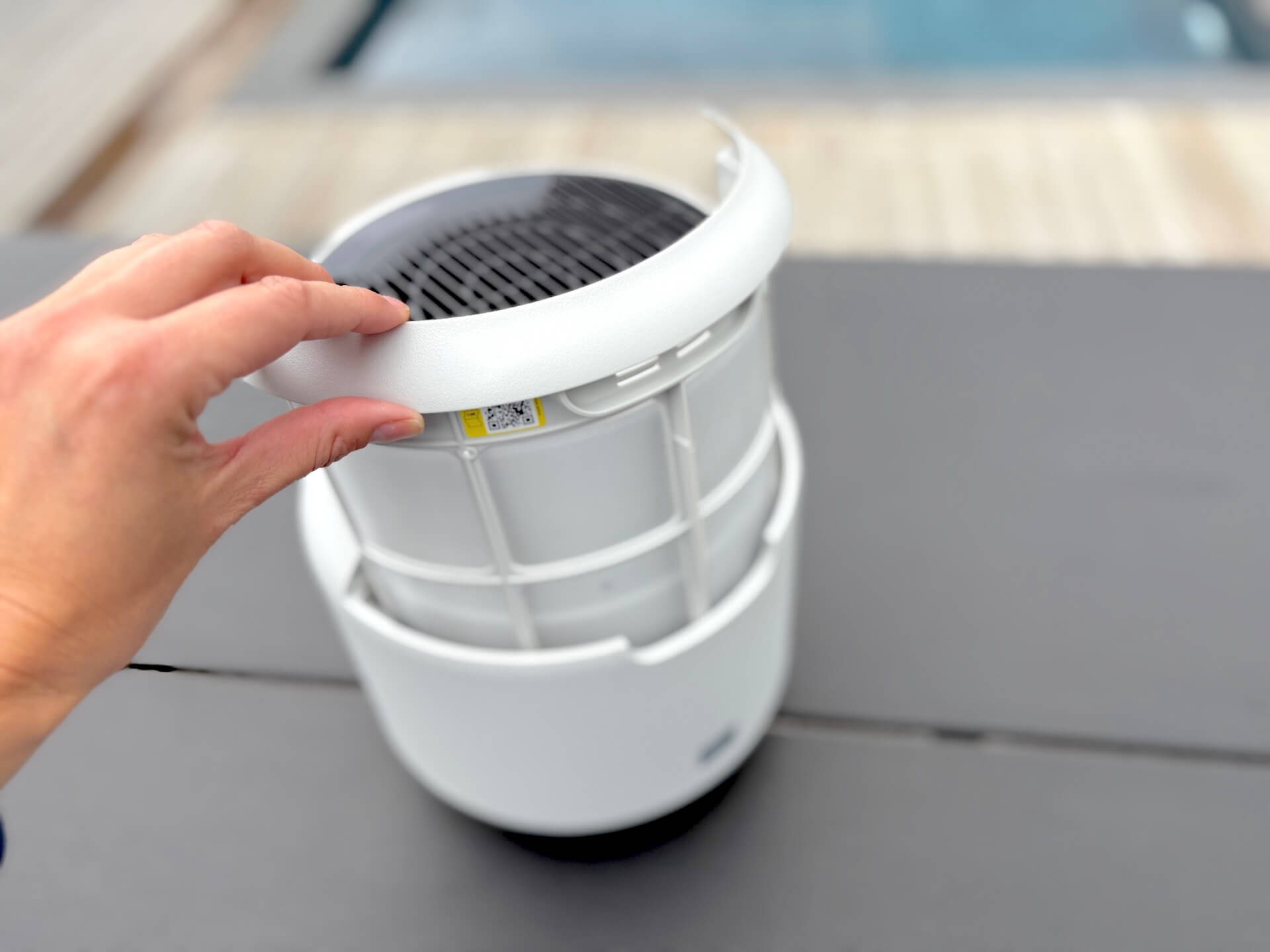 Rengøringsvenlig filter trækkes op af Shark NeverChange Air Purifier