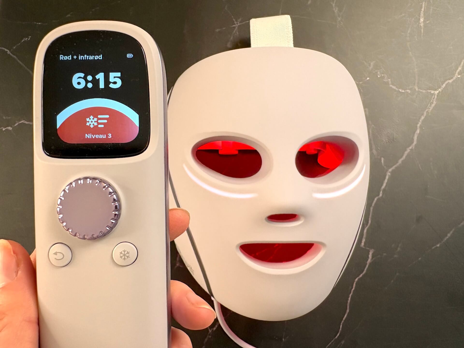 Rød og infrarød lysterapi tændt på Shark CryoGlow