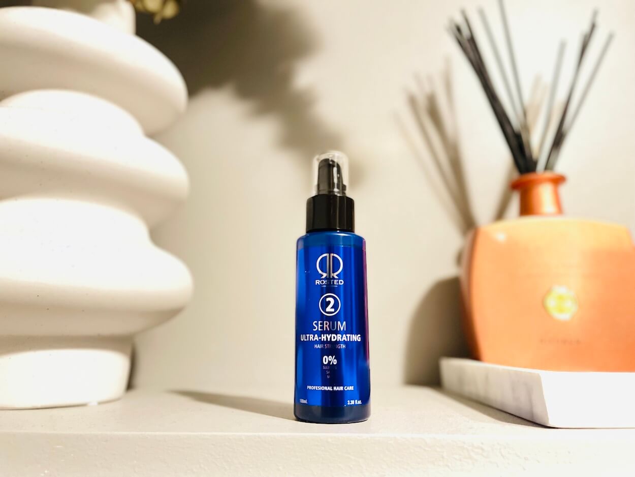  Rosted serum Argan olie på en badeværelseshylde