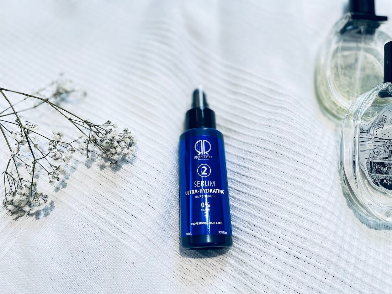  Rosted serum Argan olie på en hvid seng
