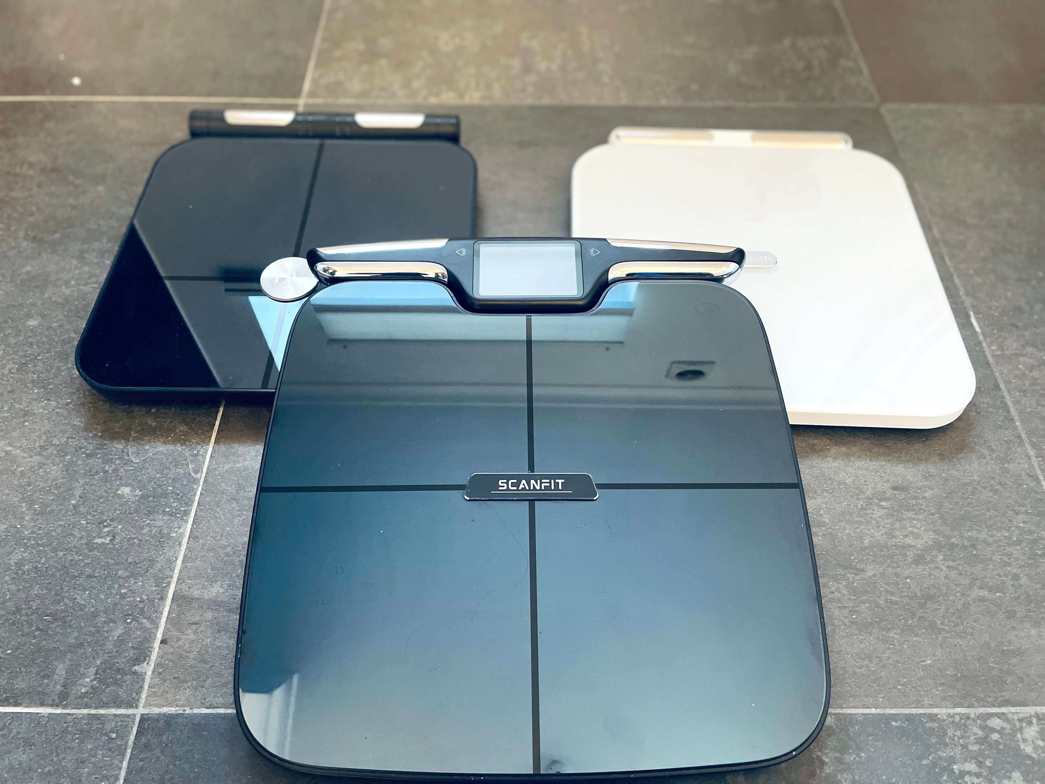 Scanfit kropsskanner foran to kropsskannere fra andre brands