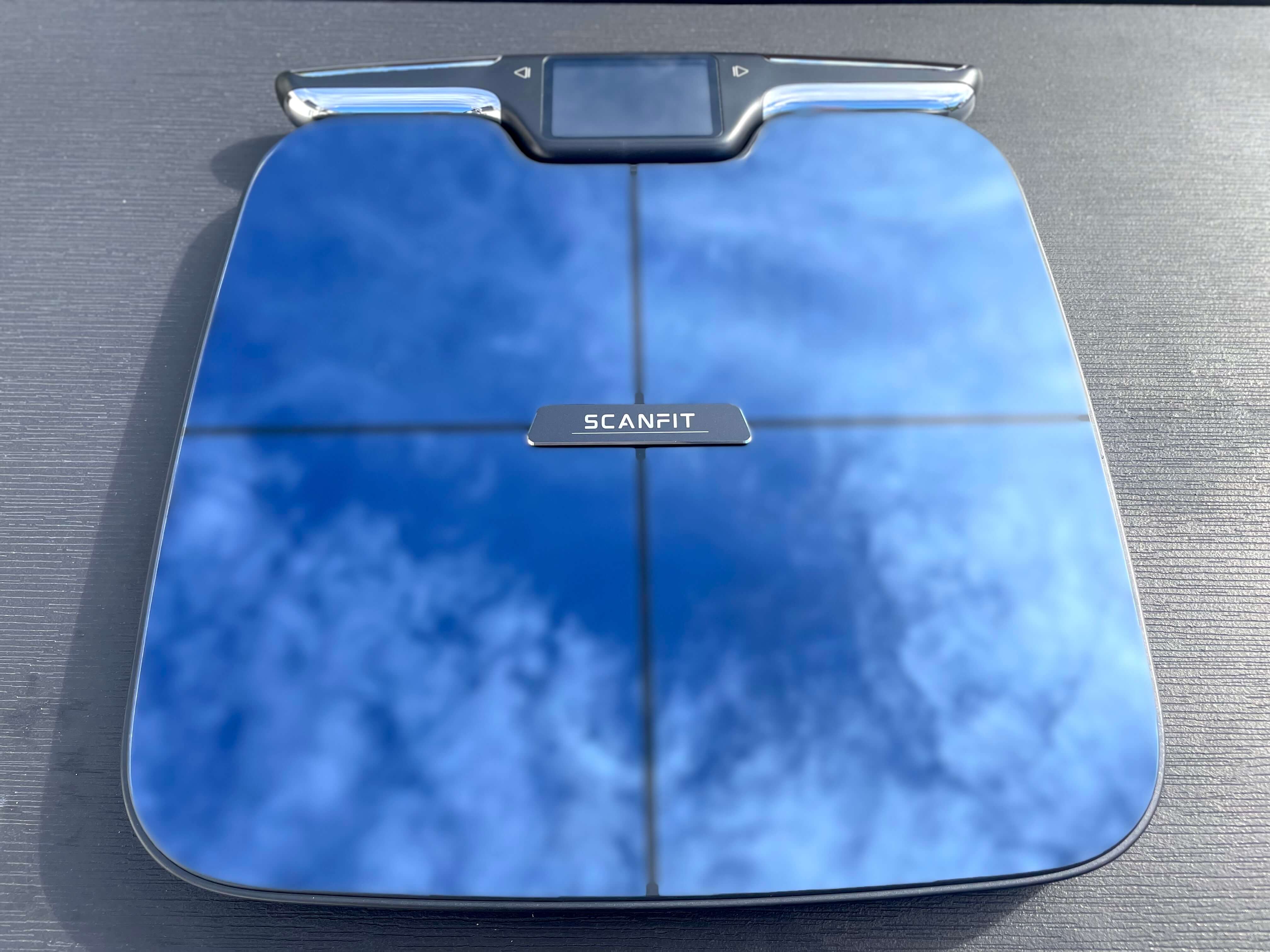 Scanfit Pro kropsscanner på bord
