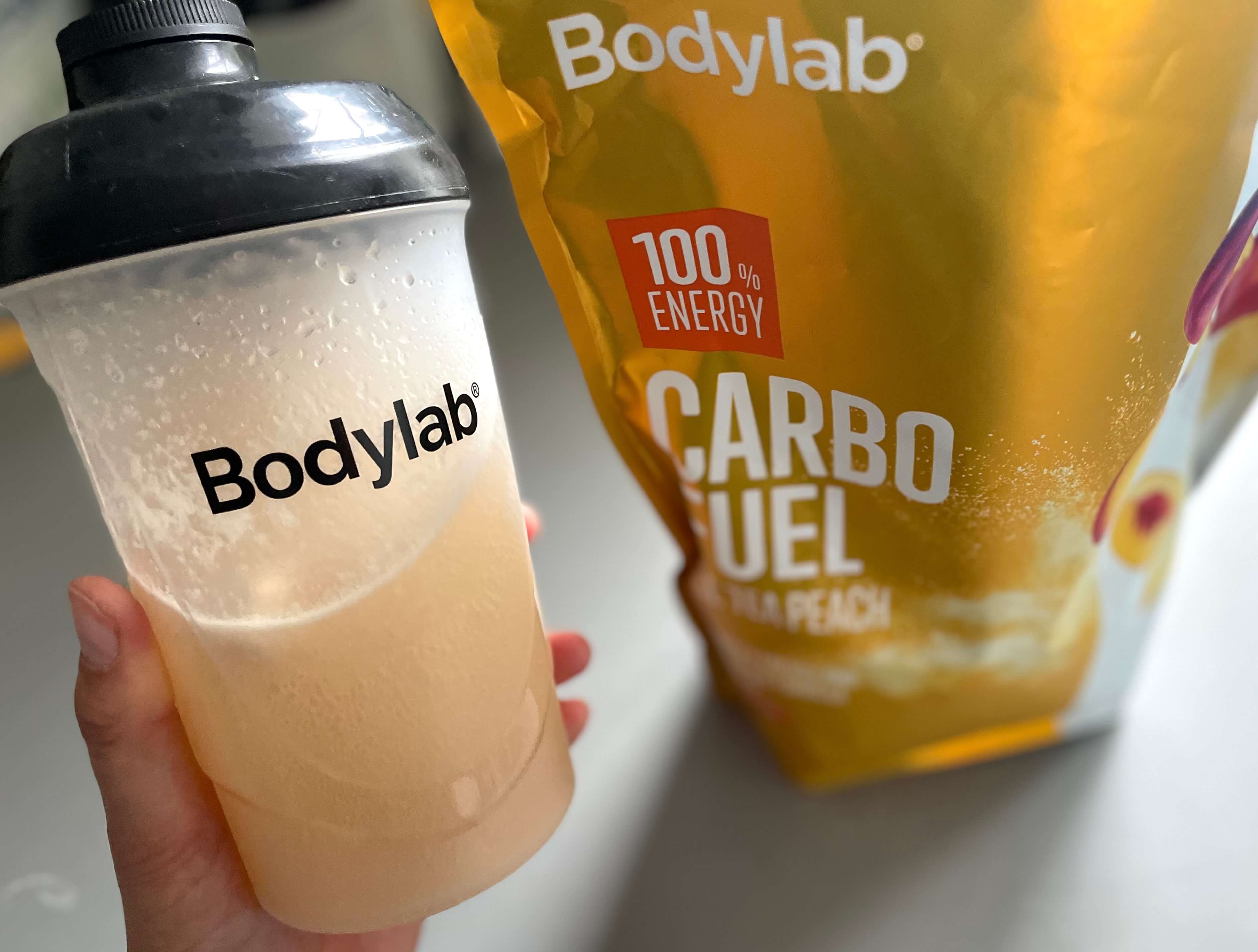 Shaker med Carbo Fuel fra Bodylab og vand