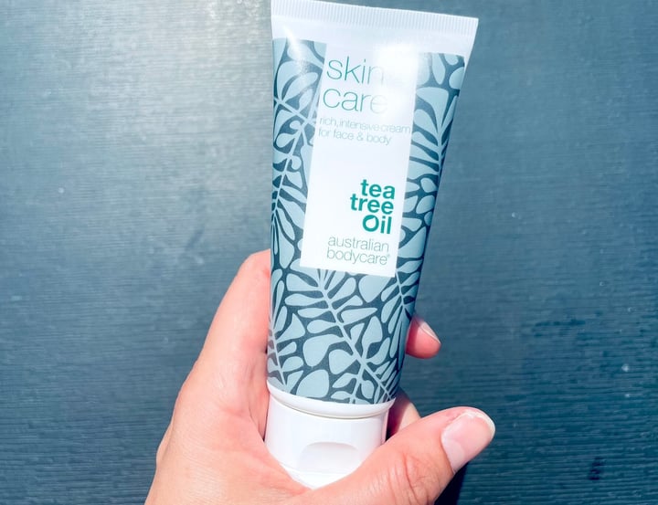 Skin Care fra Australian Bodycare i hånd