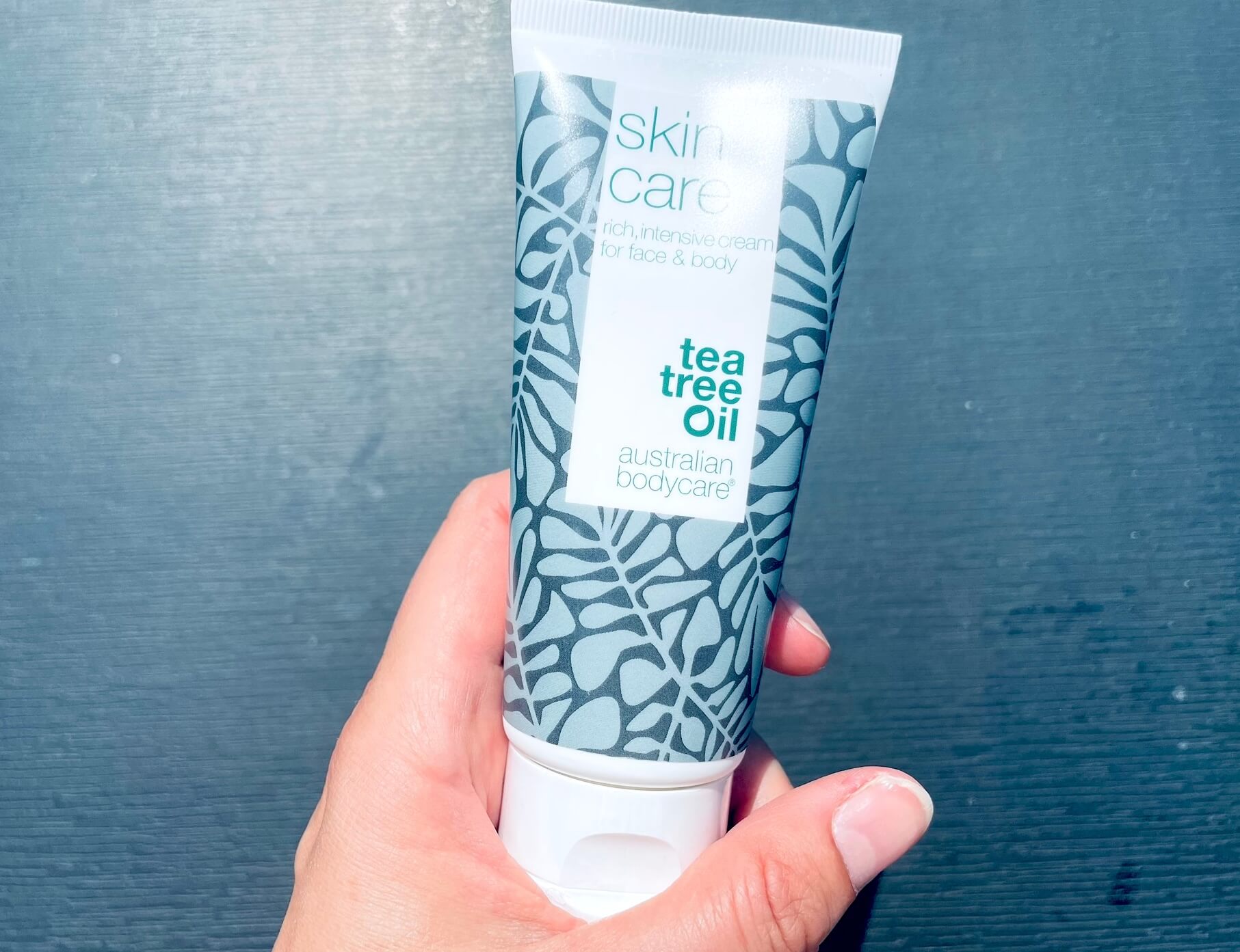 Skin Care fra Australian Bodycare i hånd