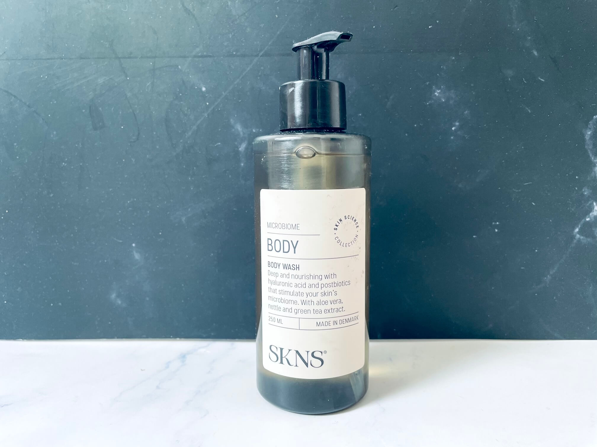 SKNS Body Wash på bord