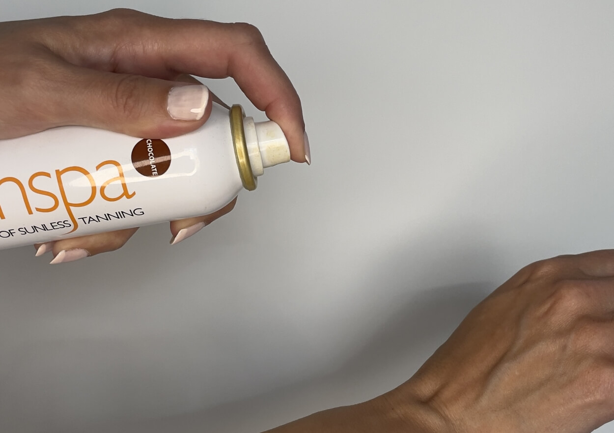 Sunspa tan-in-a-can Chocolate selvbruner spray sprayes på arm