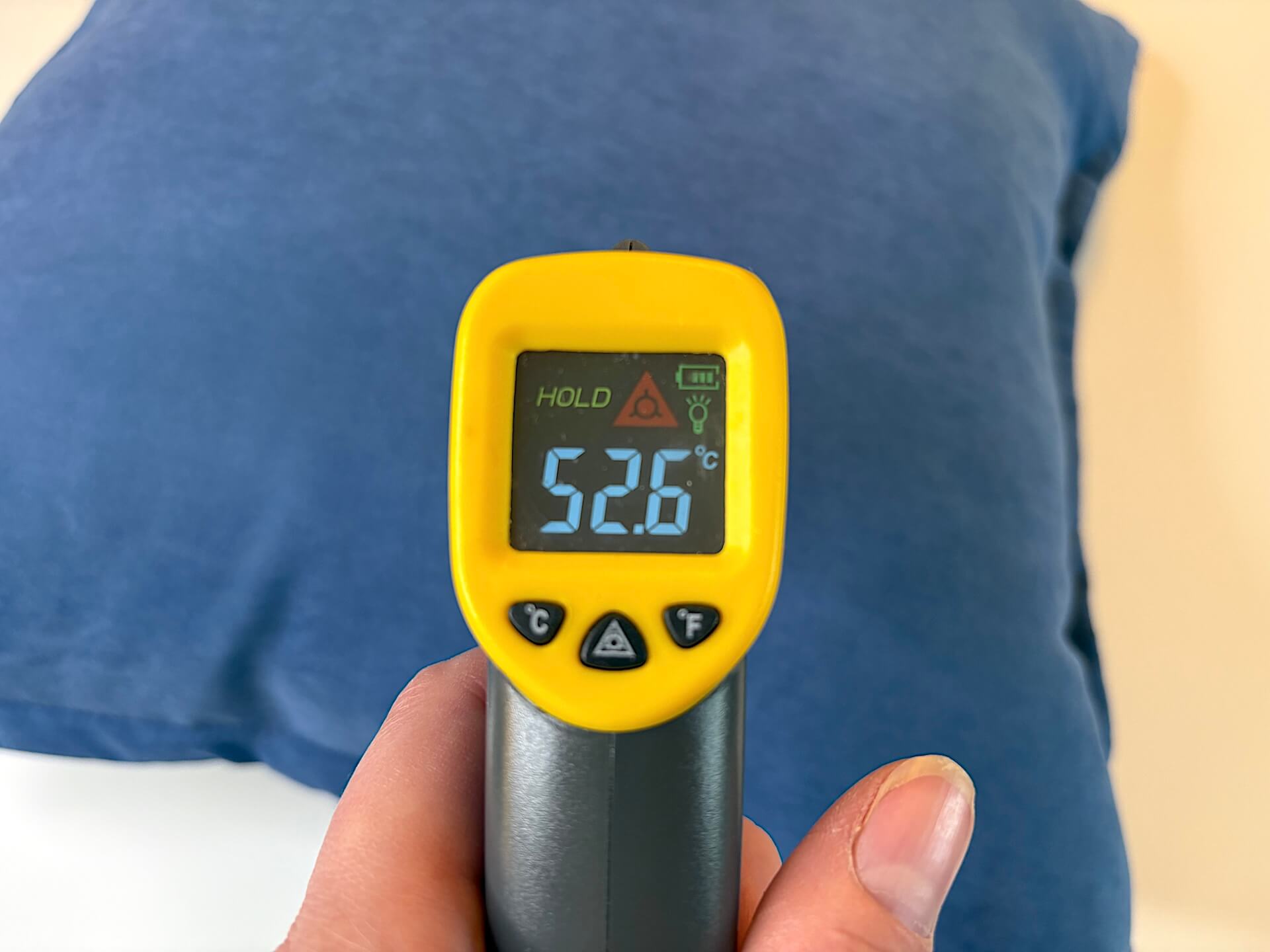 Temperatur tjekkes på Sirius Magic Pillow med varme