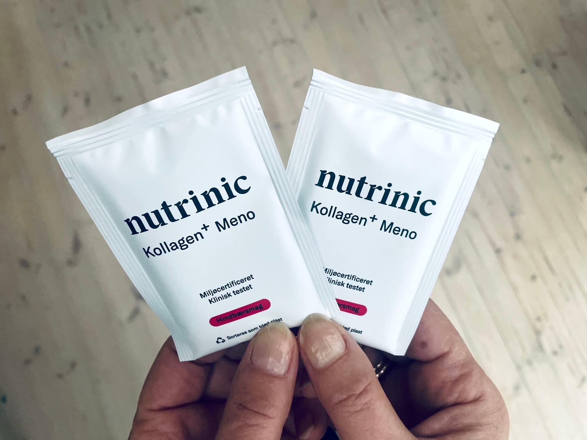 To breve Kollagen+ Meno fra Nutrinic i hænder